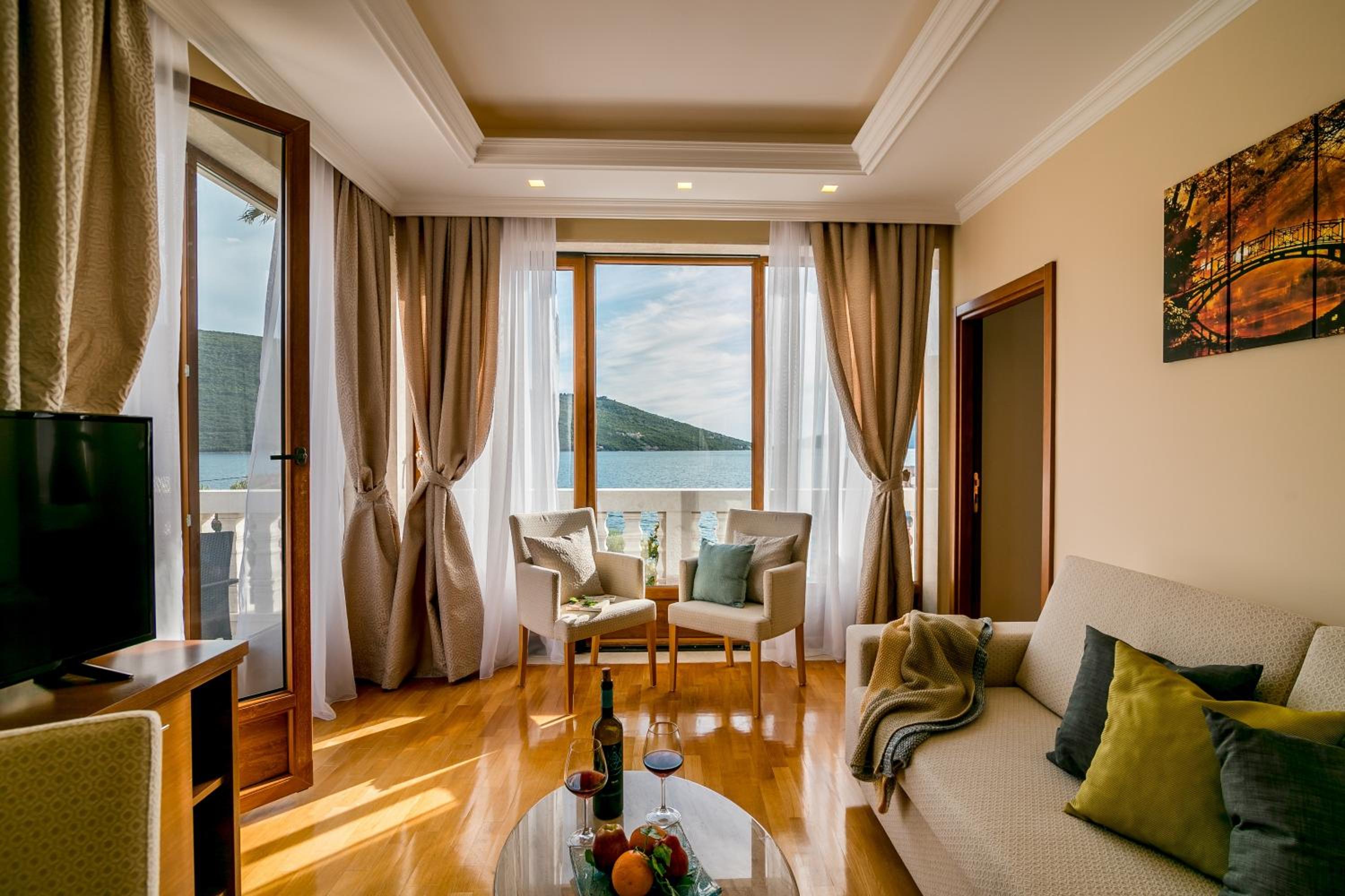 Deluxe One Bedroom Apartment with Balcony and Sea View