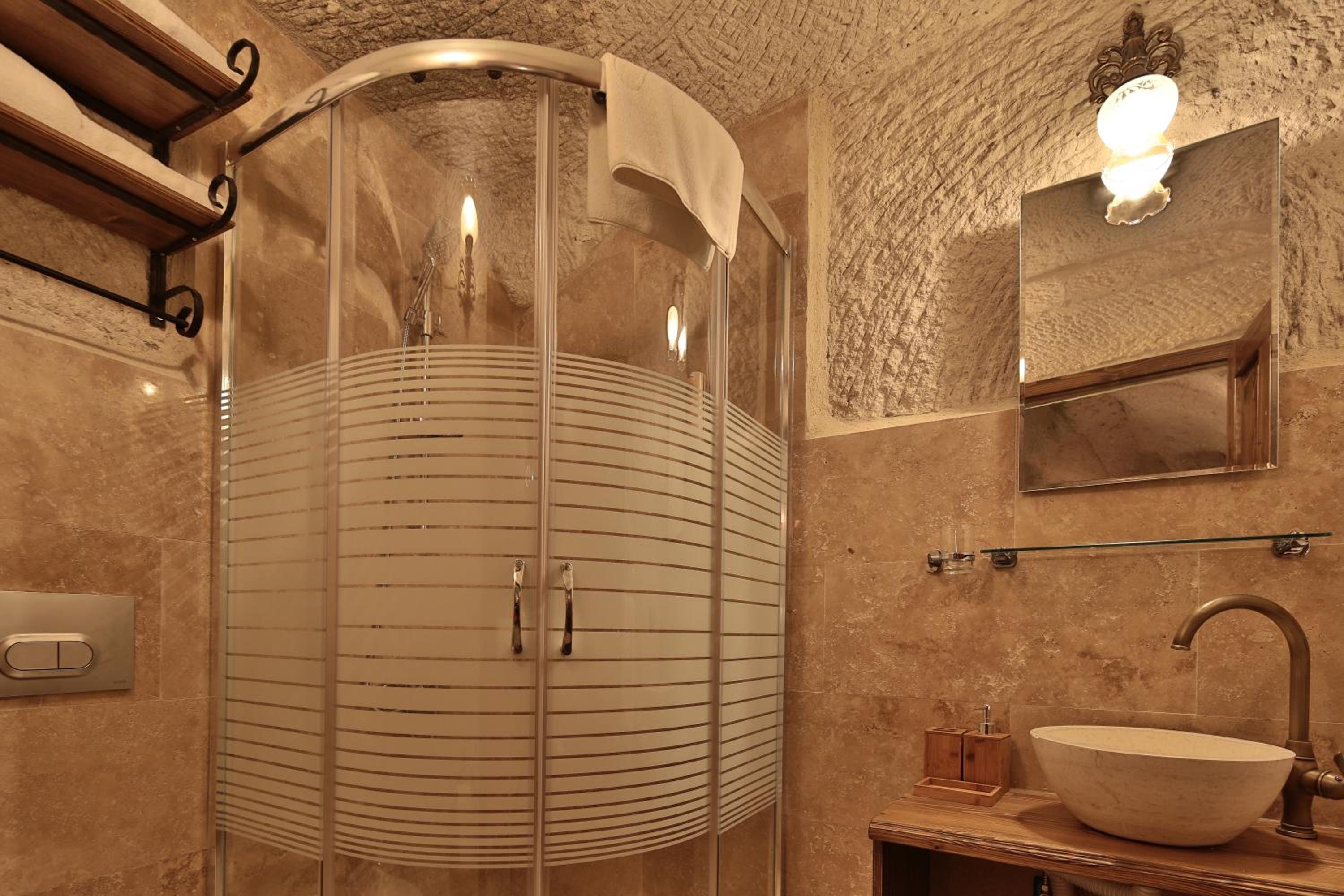 Premier Cave Room - Photo 8
