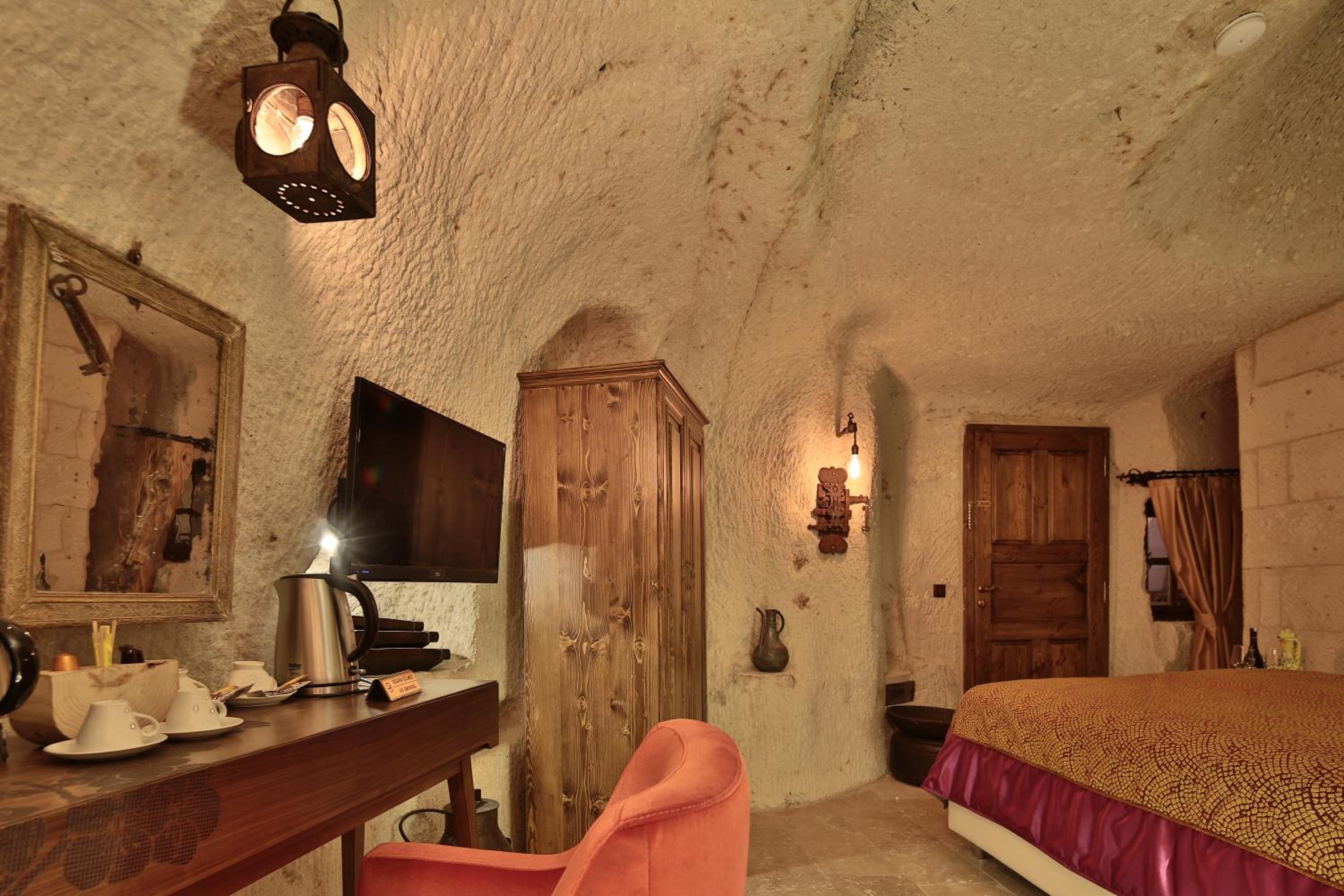 Premier Cave Room - Photo 9