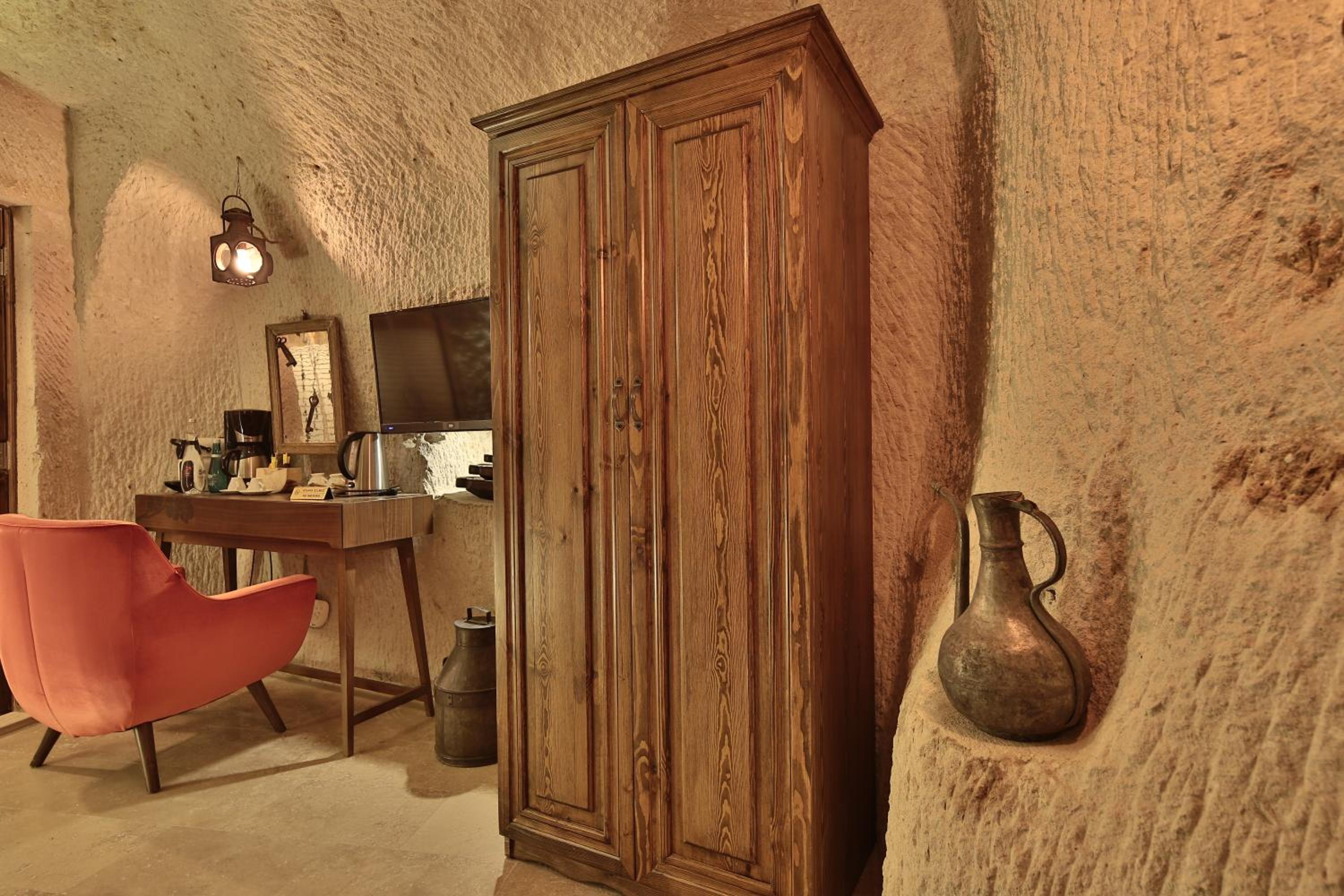 Premier Cave Room - Photo 7