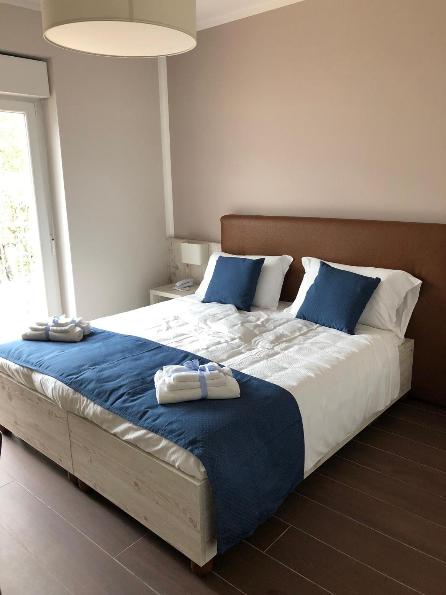 Superior Double or Twin Room with Pool View photo 3
