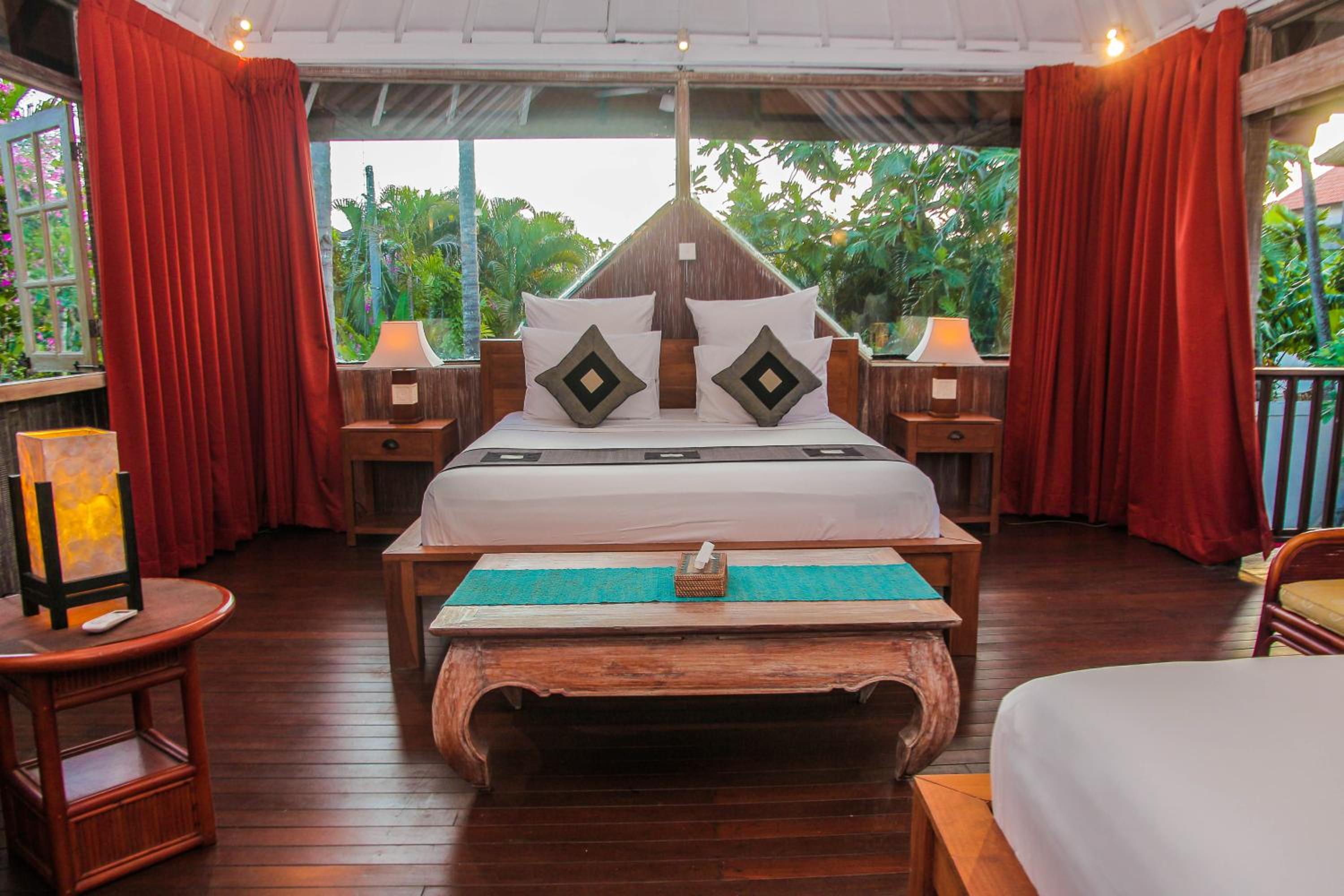 Four-Bedroom Villa with Private Pool - Photo 26