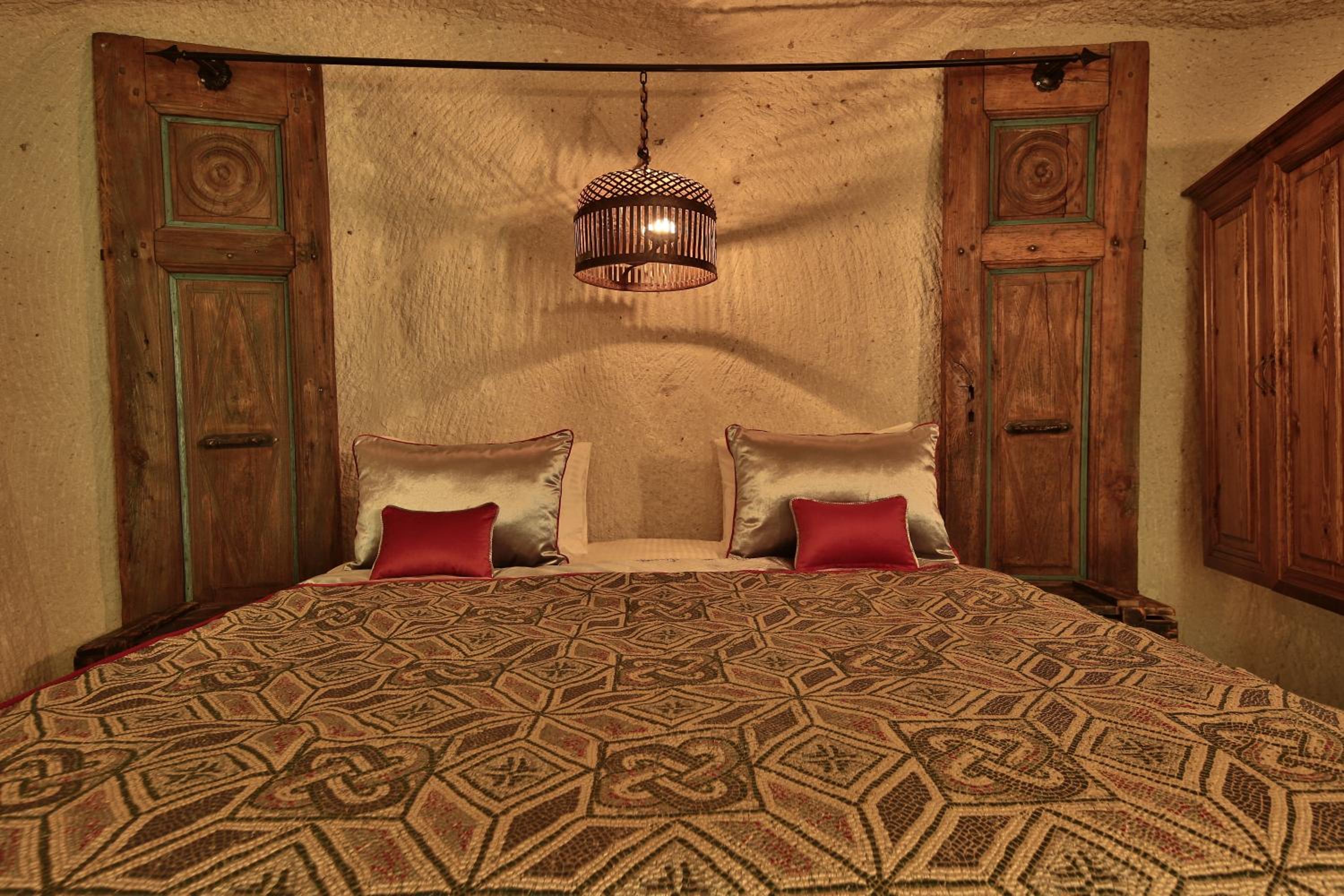 Deluxe King Suite - Photo 5