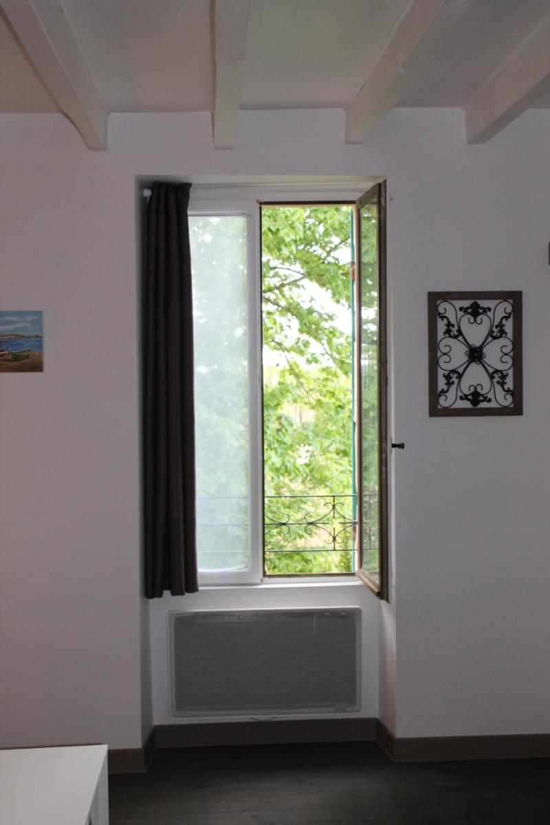 Quadruple Room with Private Bathroom - Photo 7
