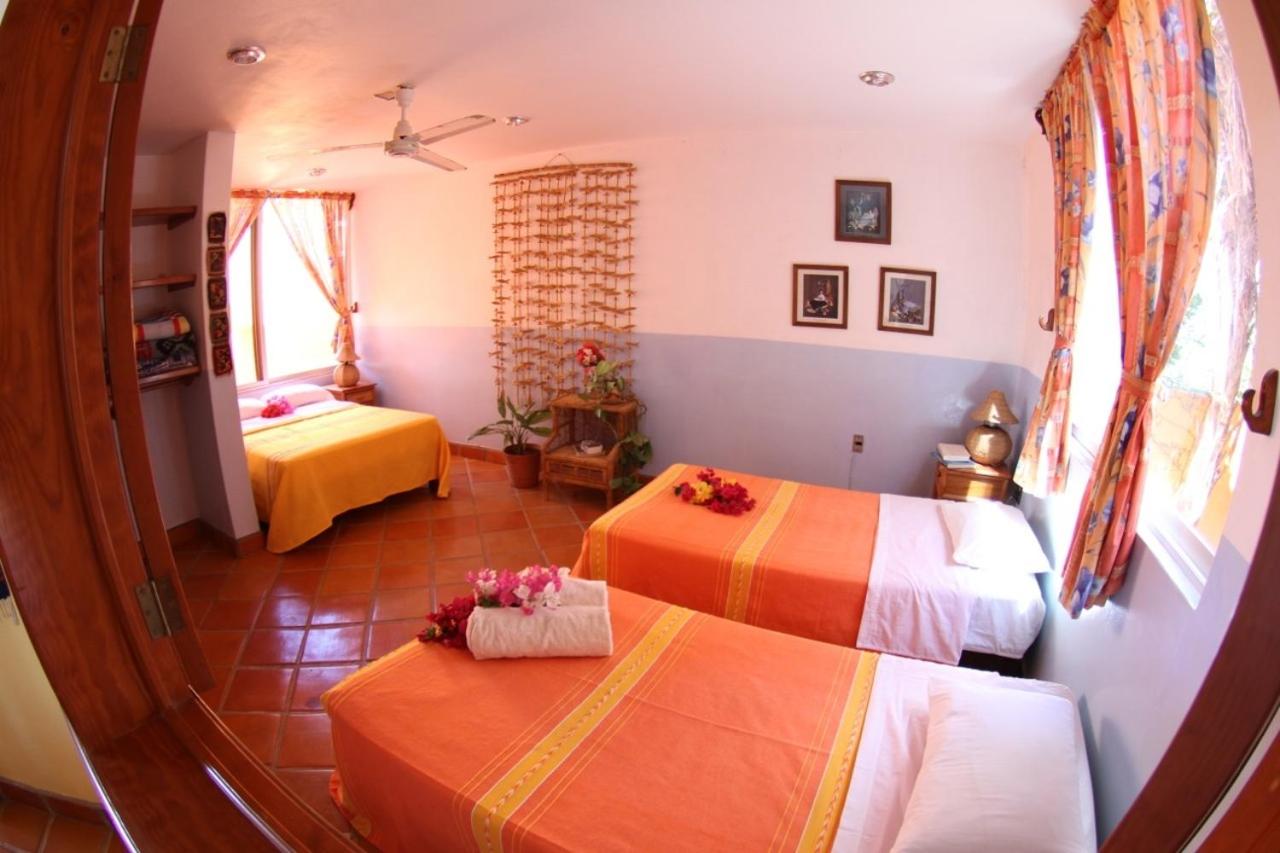 Six-Bedroom House - Photo 9