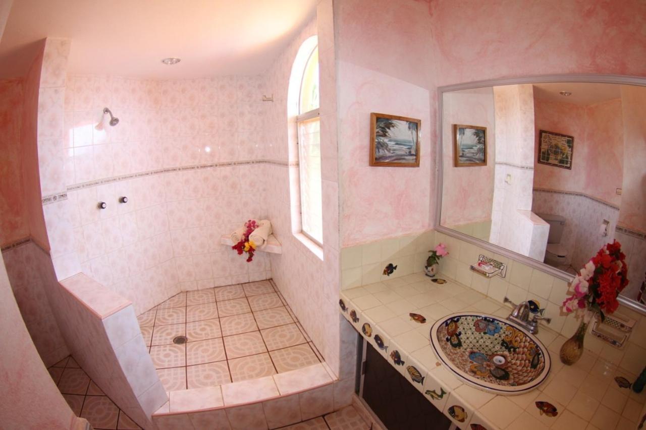 Six-Bedroom House - Photo 10