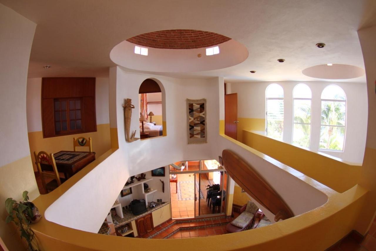 Six-Bedroom House - Photo 2
