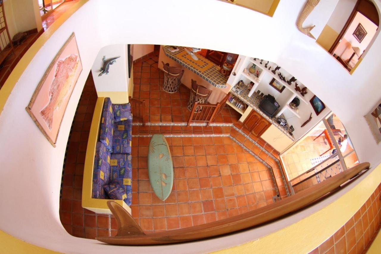 Six-Bedroom House - Photo 3
