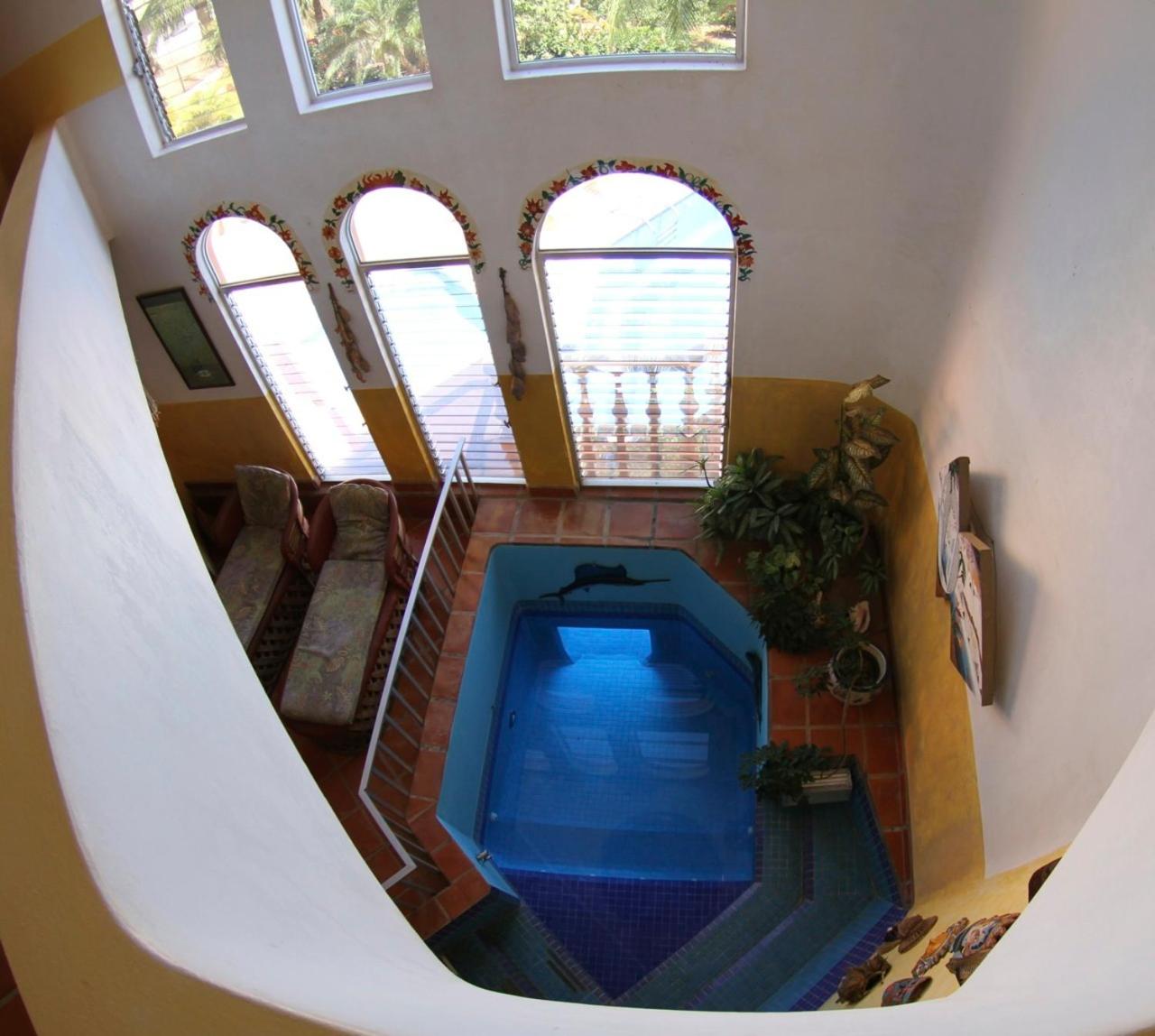Six-Bedroom House - Photo 23