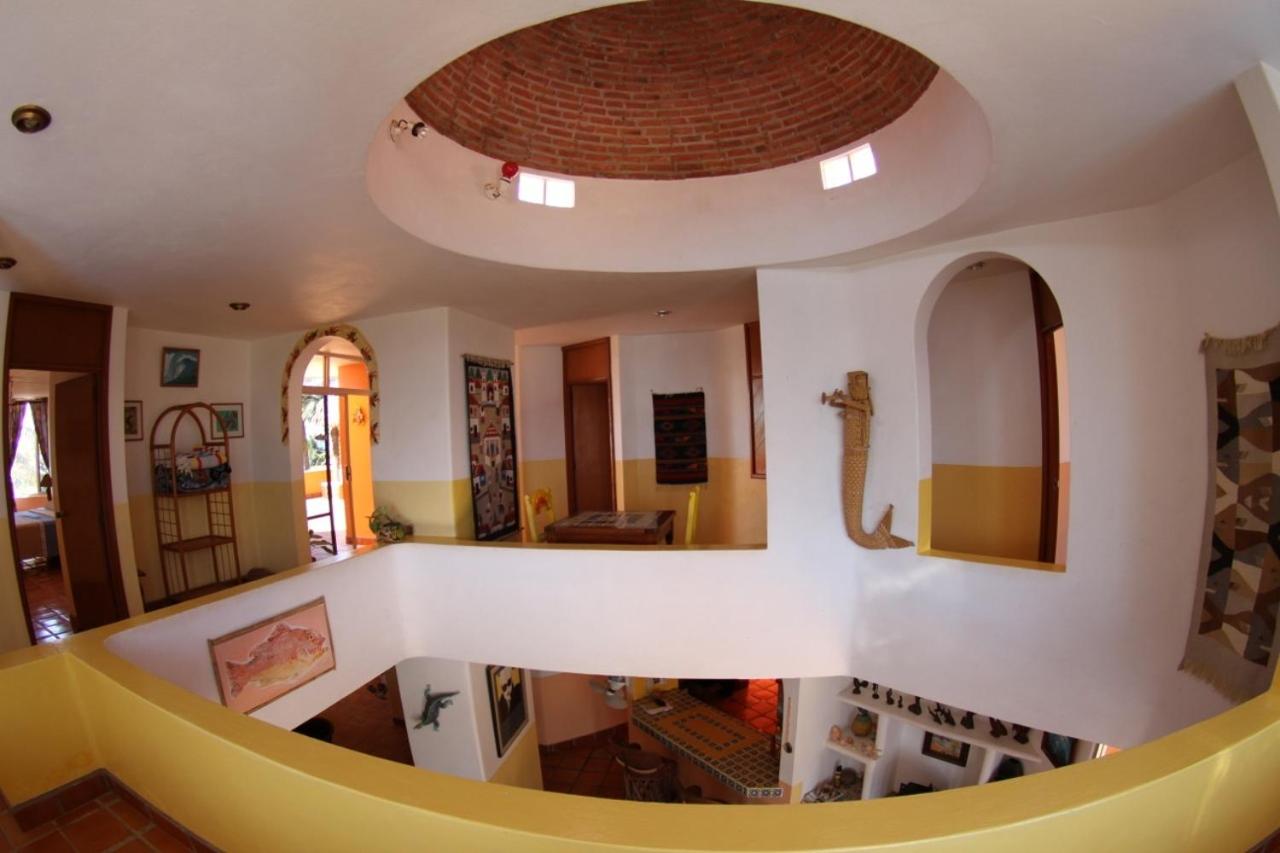 Six-Bedroom House - Photo 4