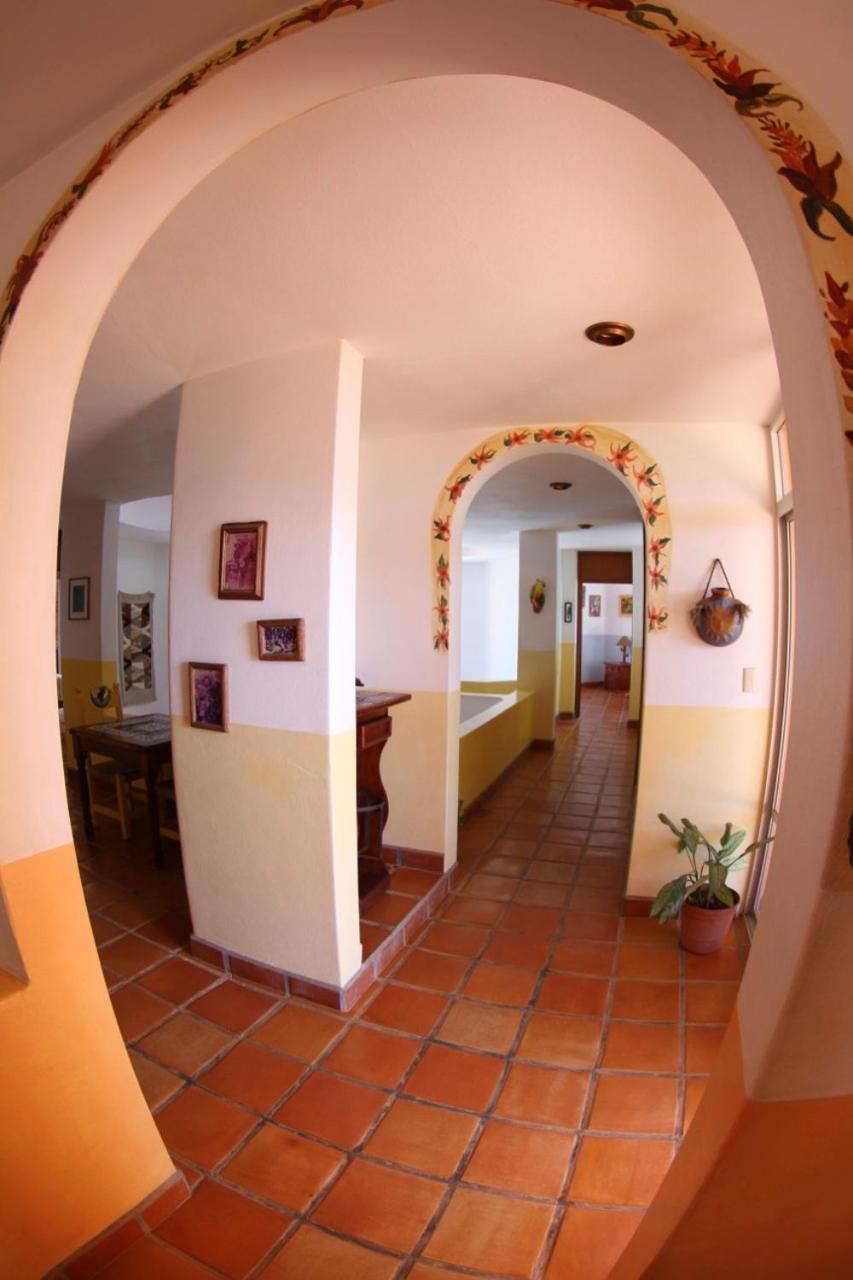 Six-Bedroom House - Photo 27