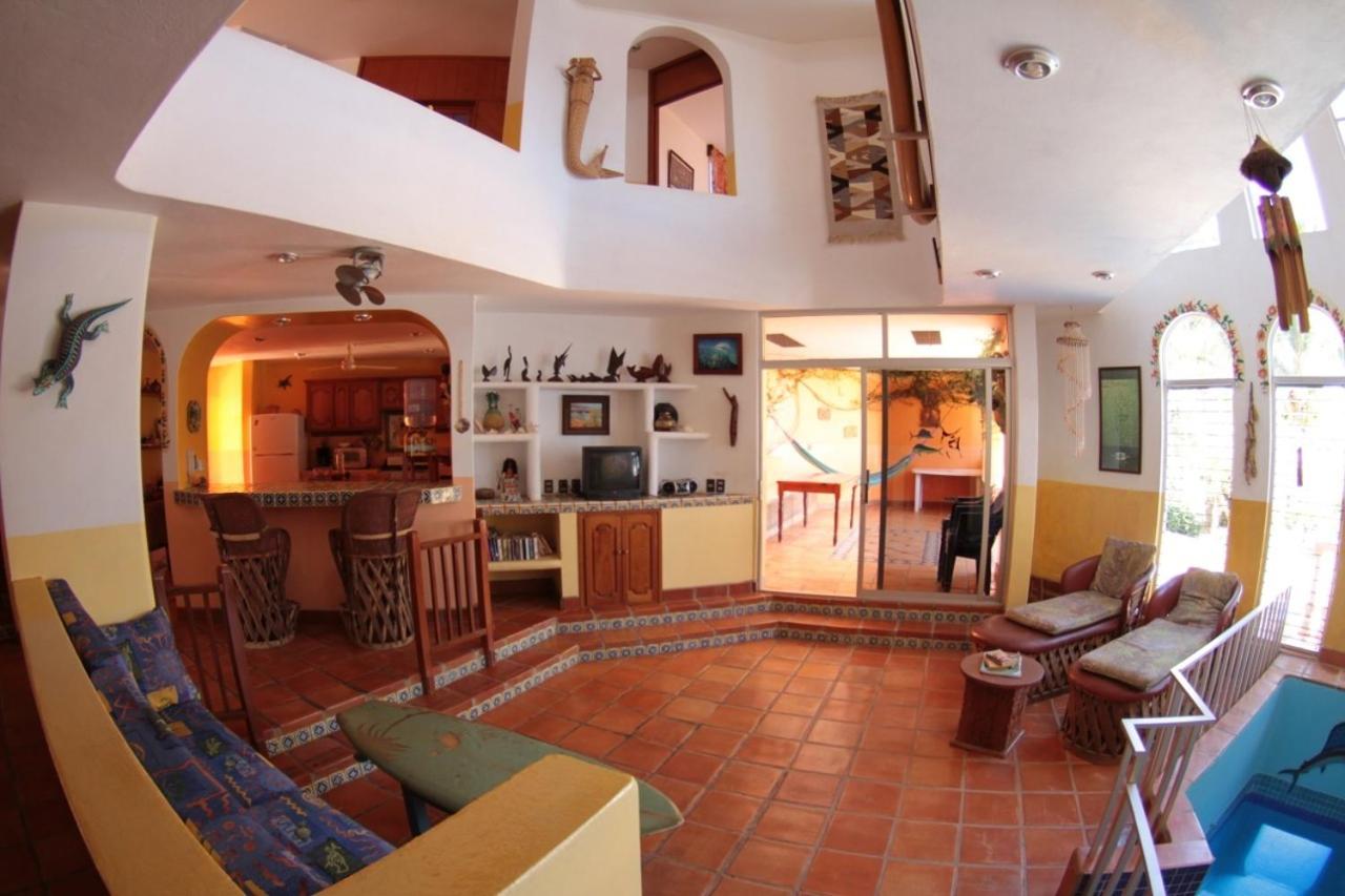 Six-Bedroom House - Photo 1