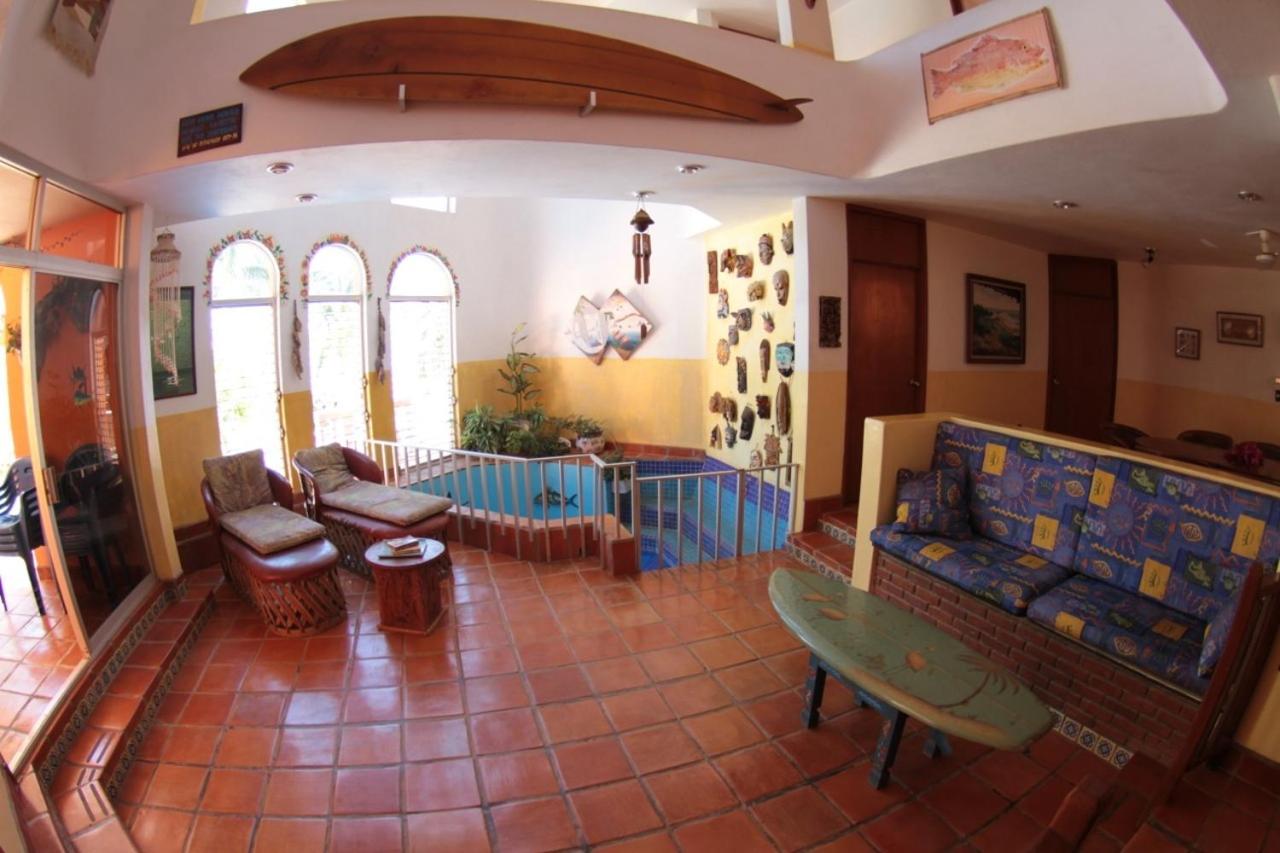 Six-Bedroom House - Photo 34