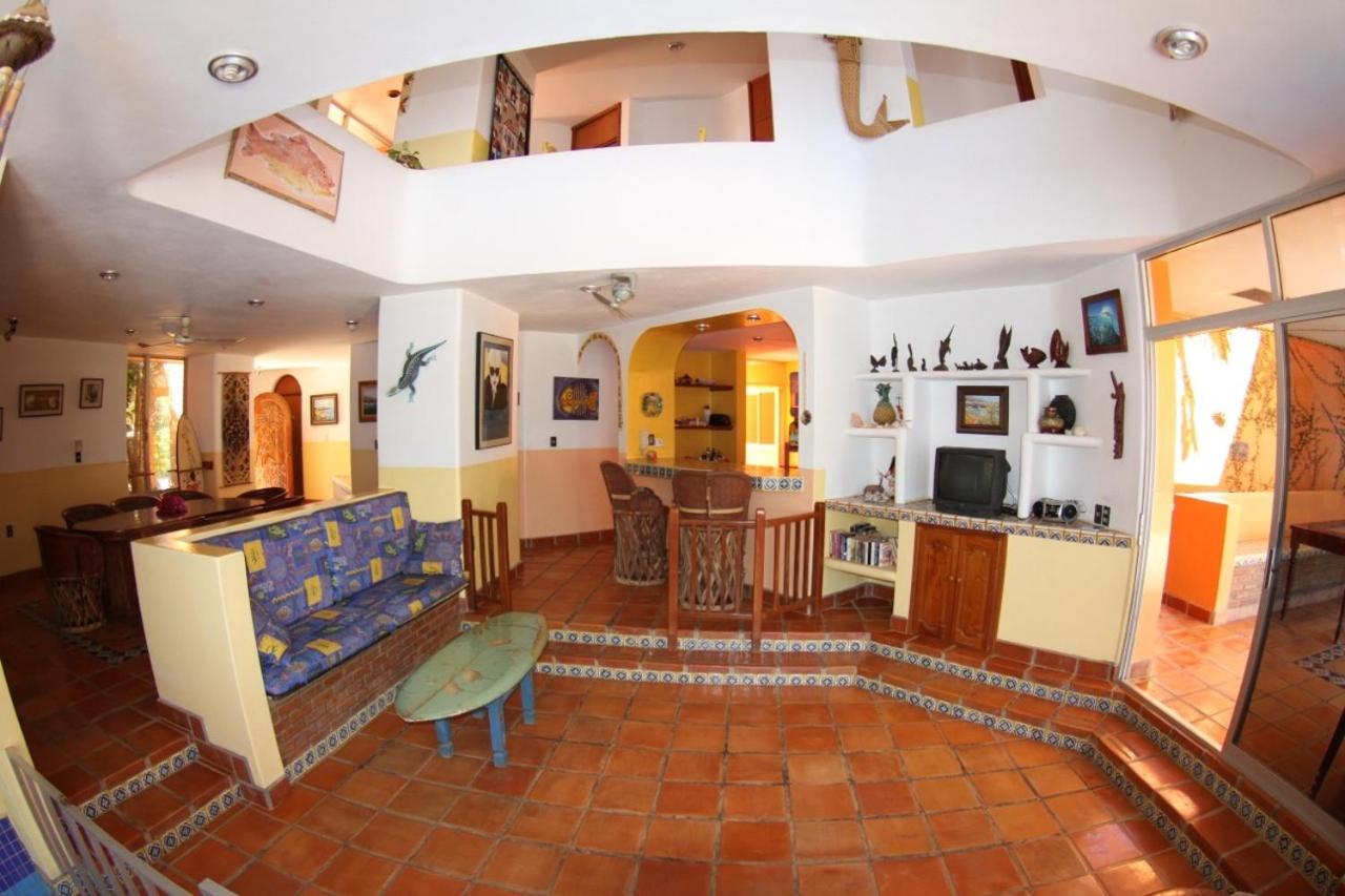 Six-Bedroom House - Photo 24