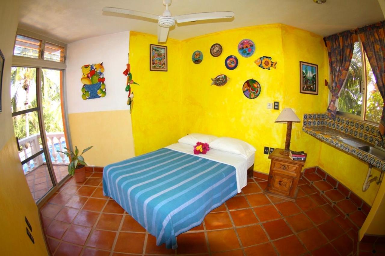 Six-Bedroom House - Photo 6