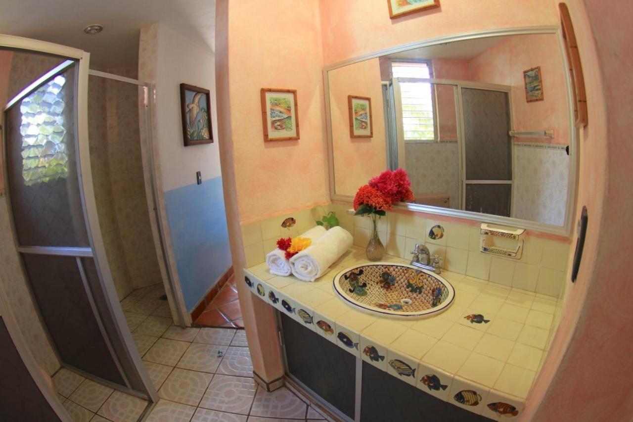 Six-Bedroom House - Photo 43