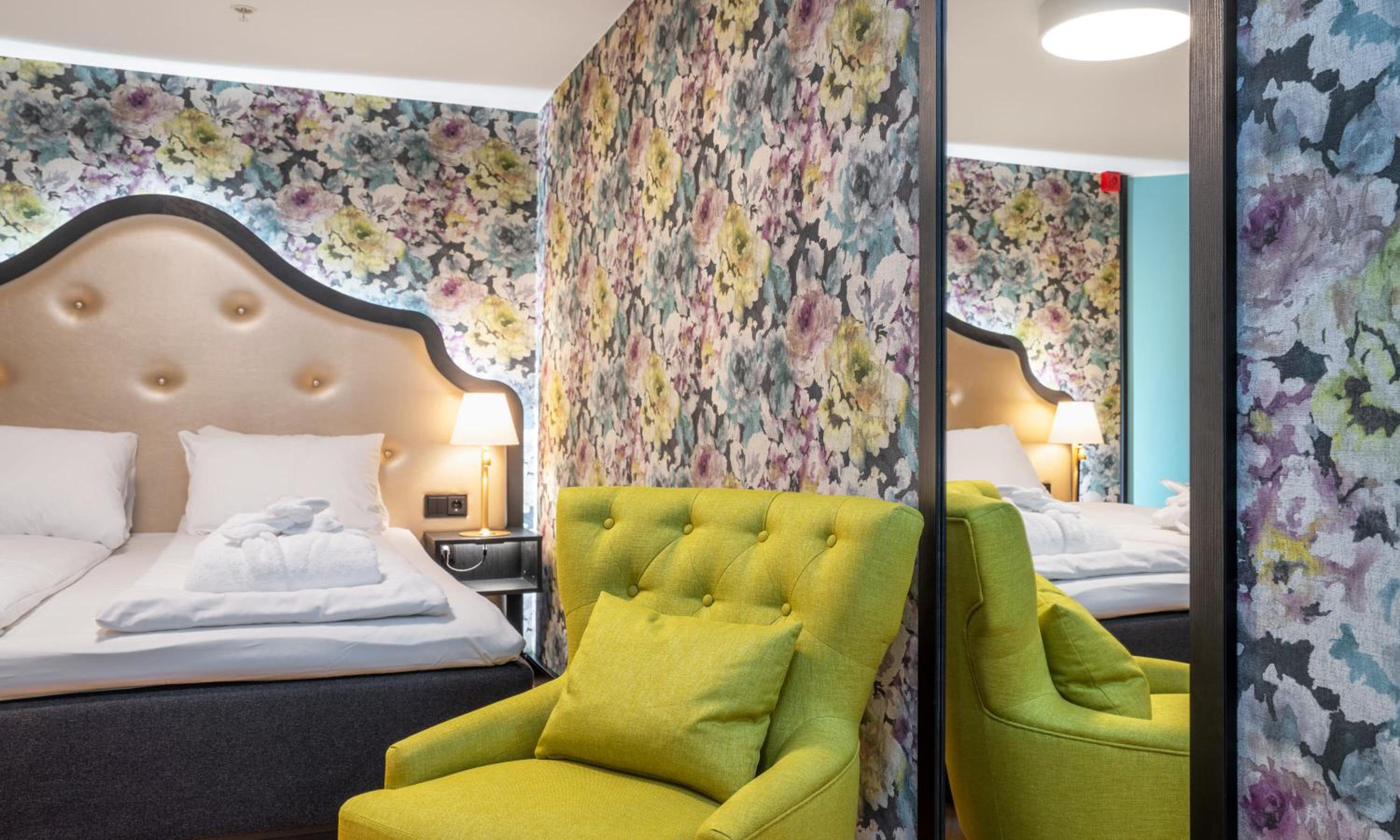 Superior Double Room thumbnail 5