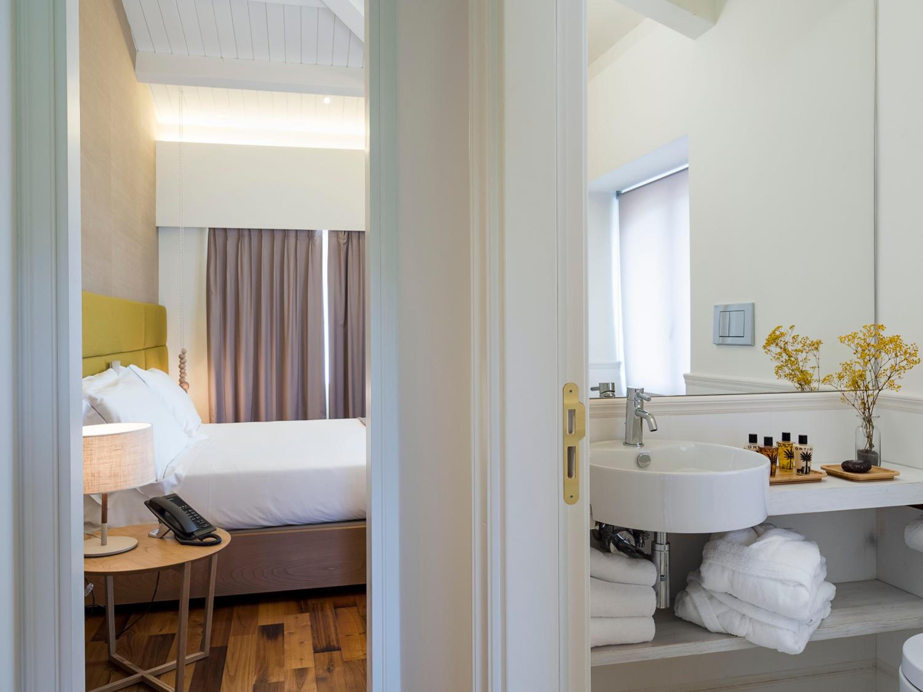 Standard Double Room photo 3