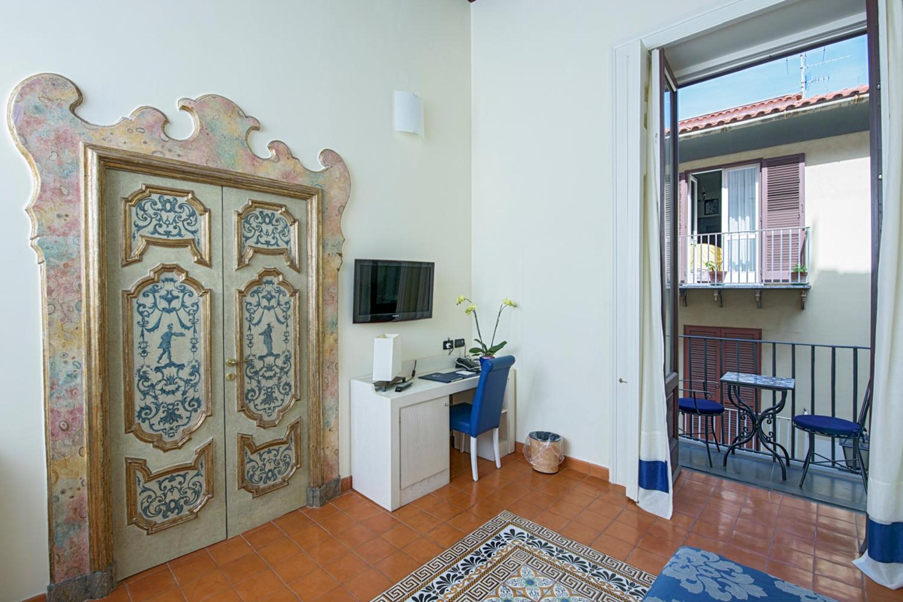 Deluxe Junior Suite - Photo 5