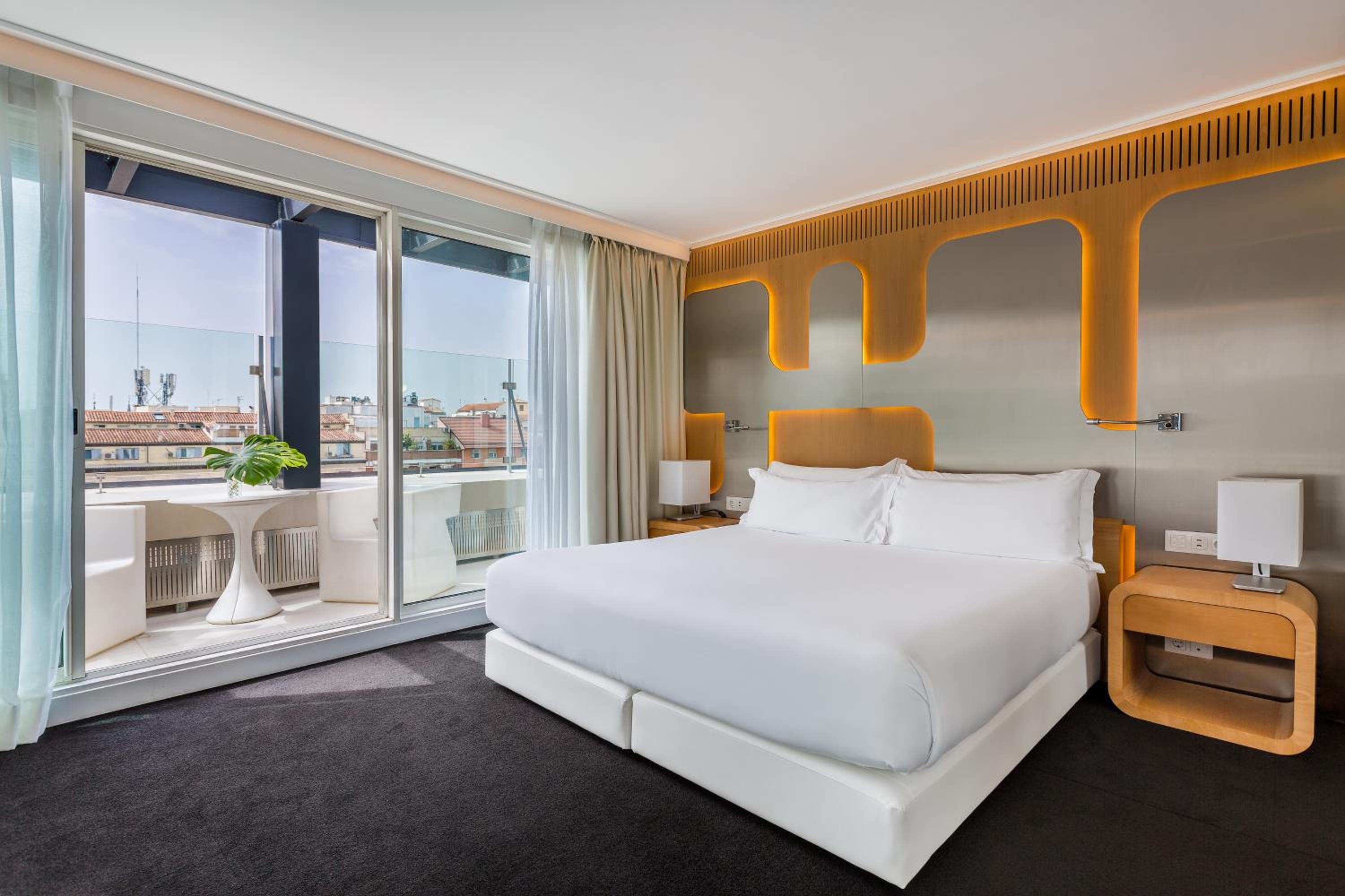 Deluxe Suite - Photo 1