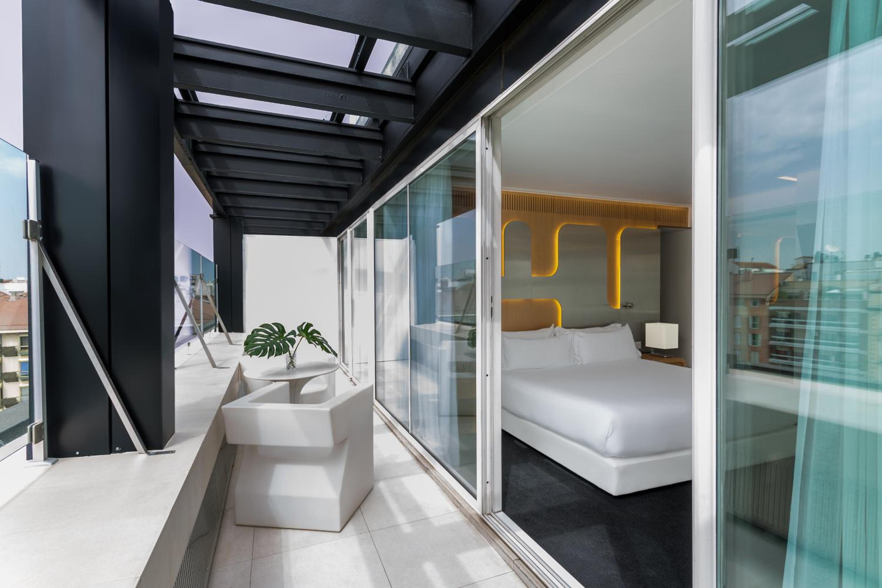 Deluxe Suite - Photo 2