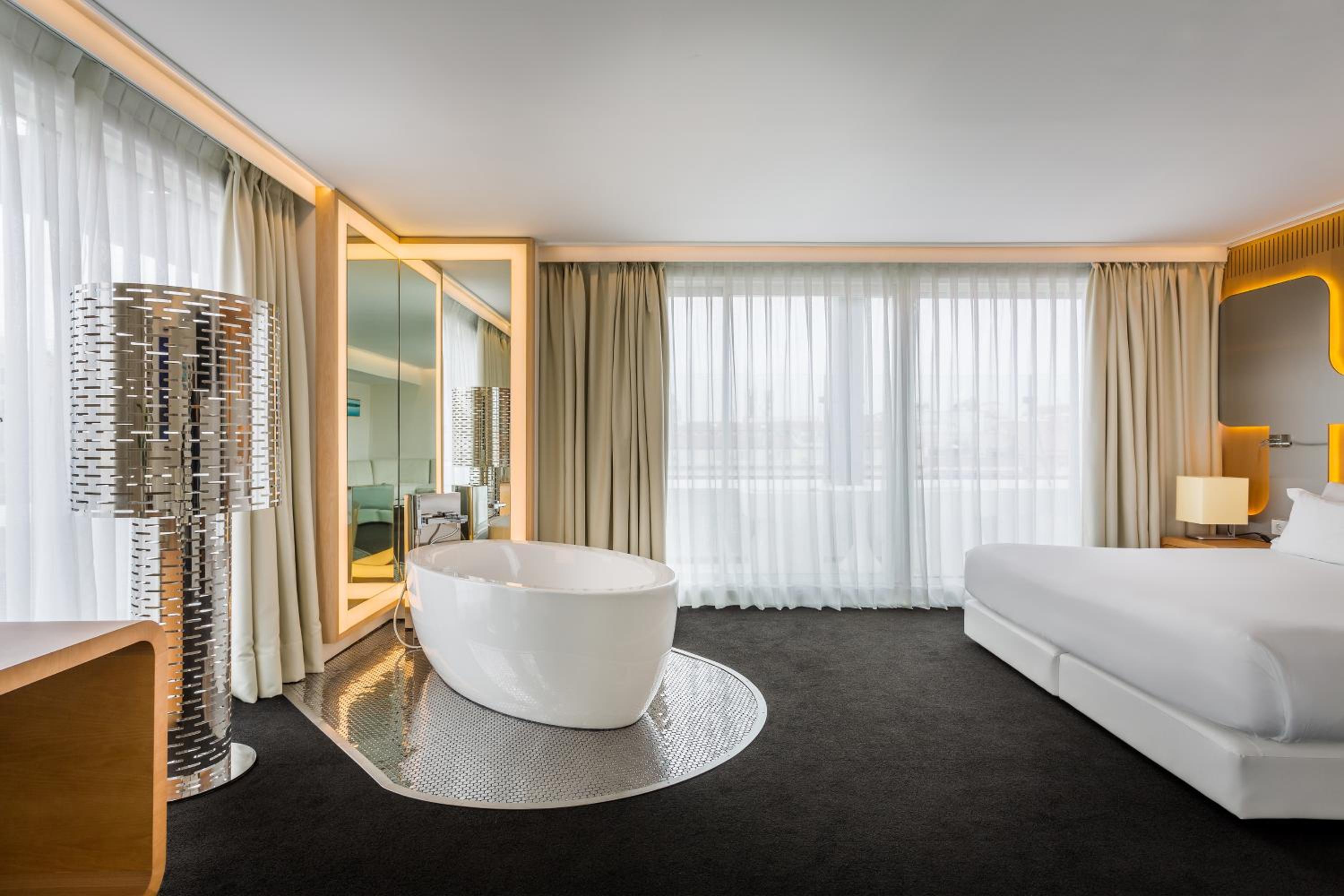 Deluxe Suite - Photo 5
