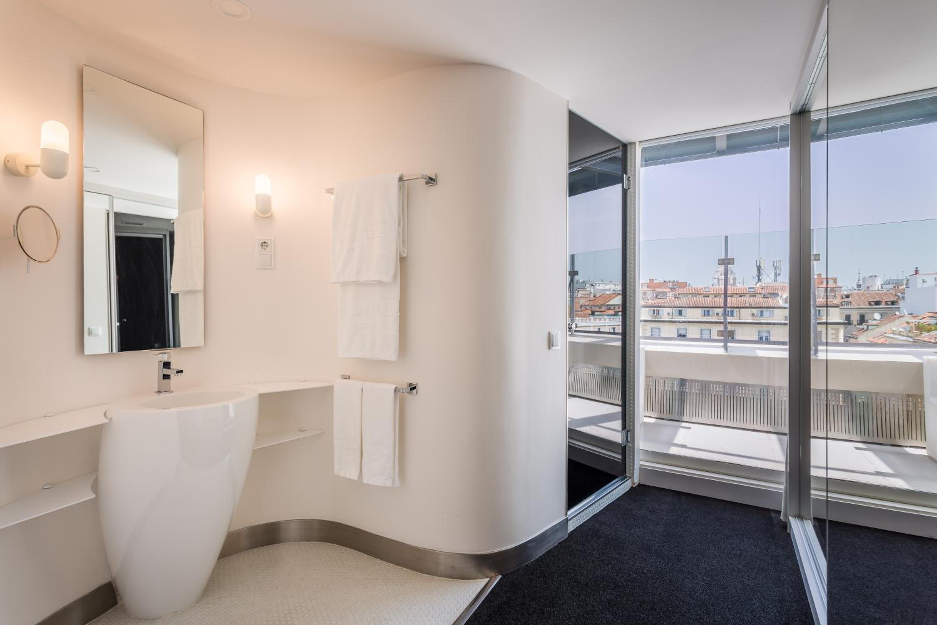 Suite - Photo 5