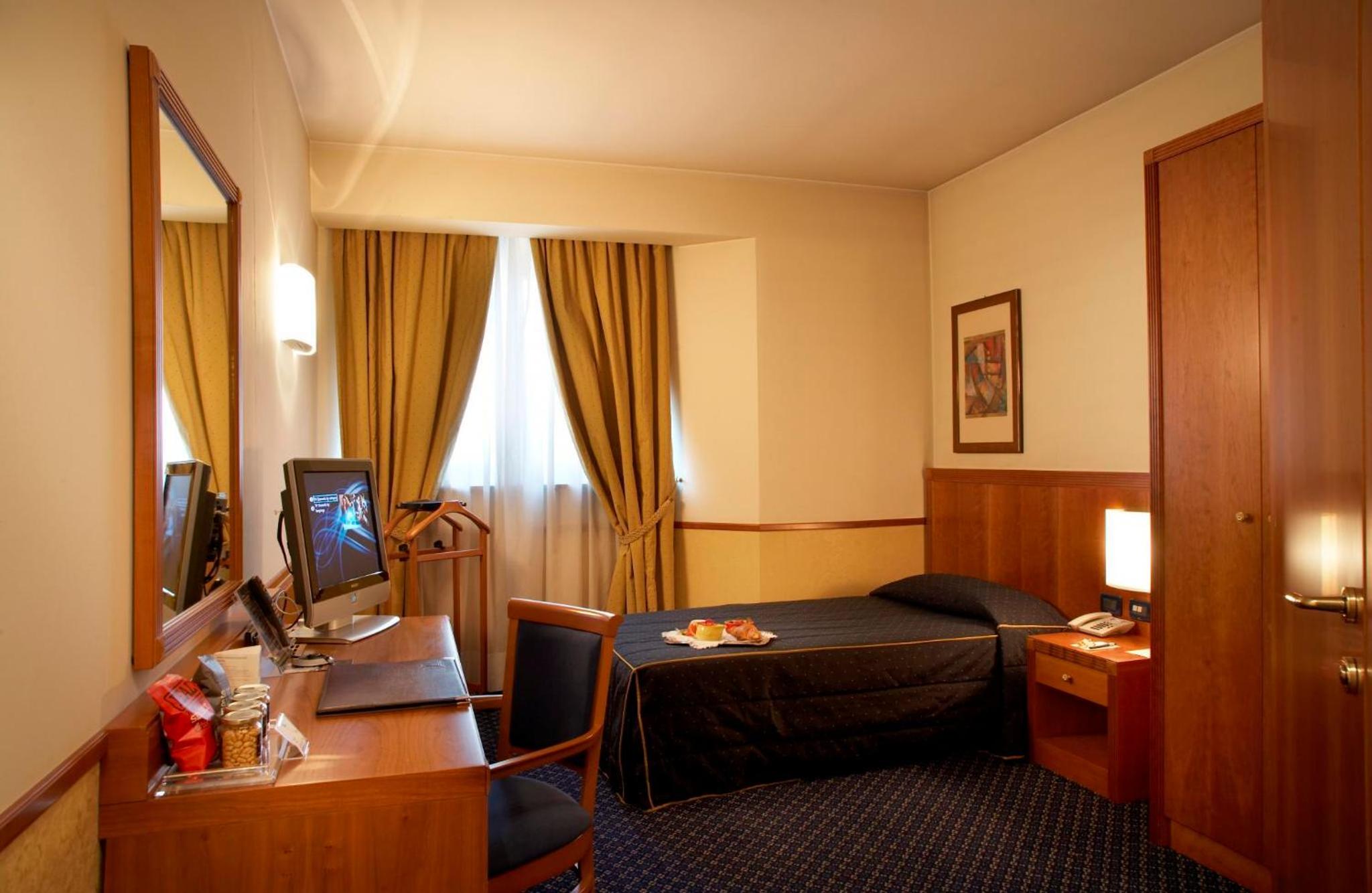 Small Double Room - Photo 5