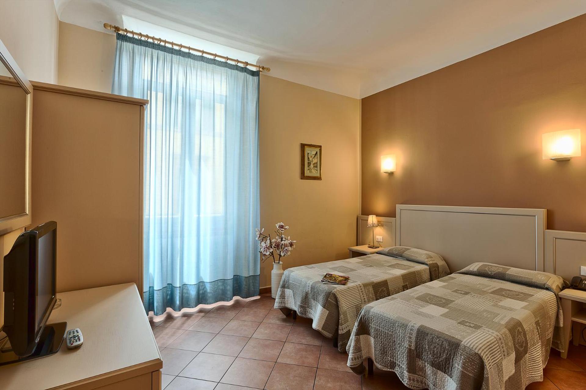 Double or Twin Room thumbnail 5