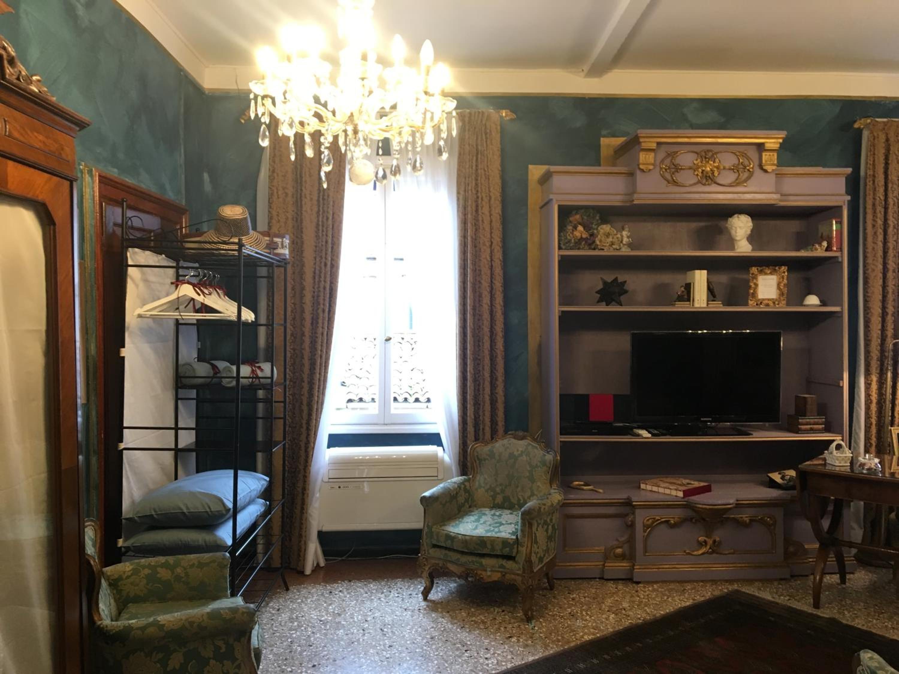 Deluxe King Room photo 3