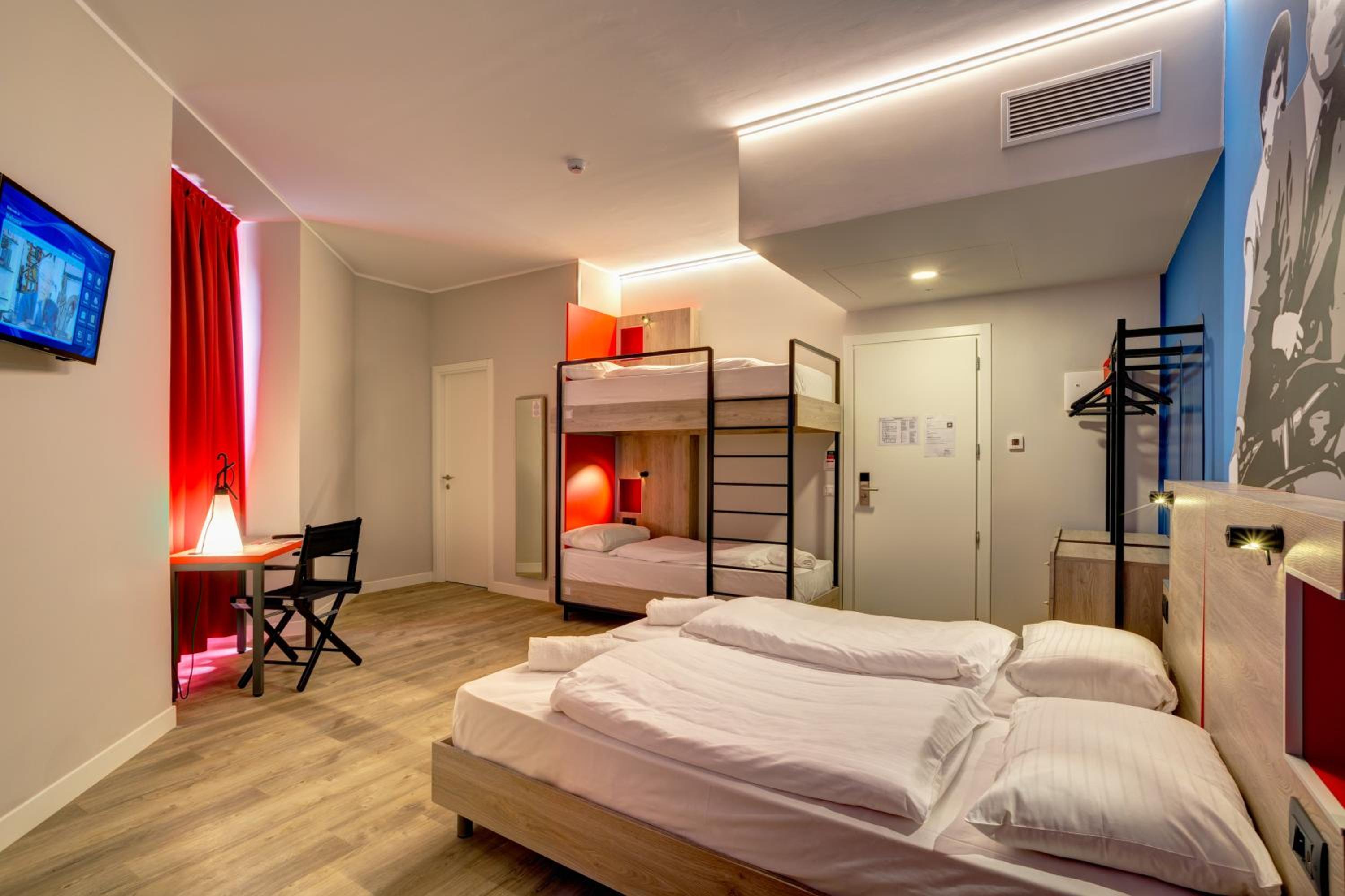 Bed in 4-Bed Mixed Dormitory Room photo 3