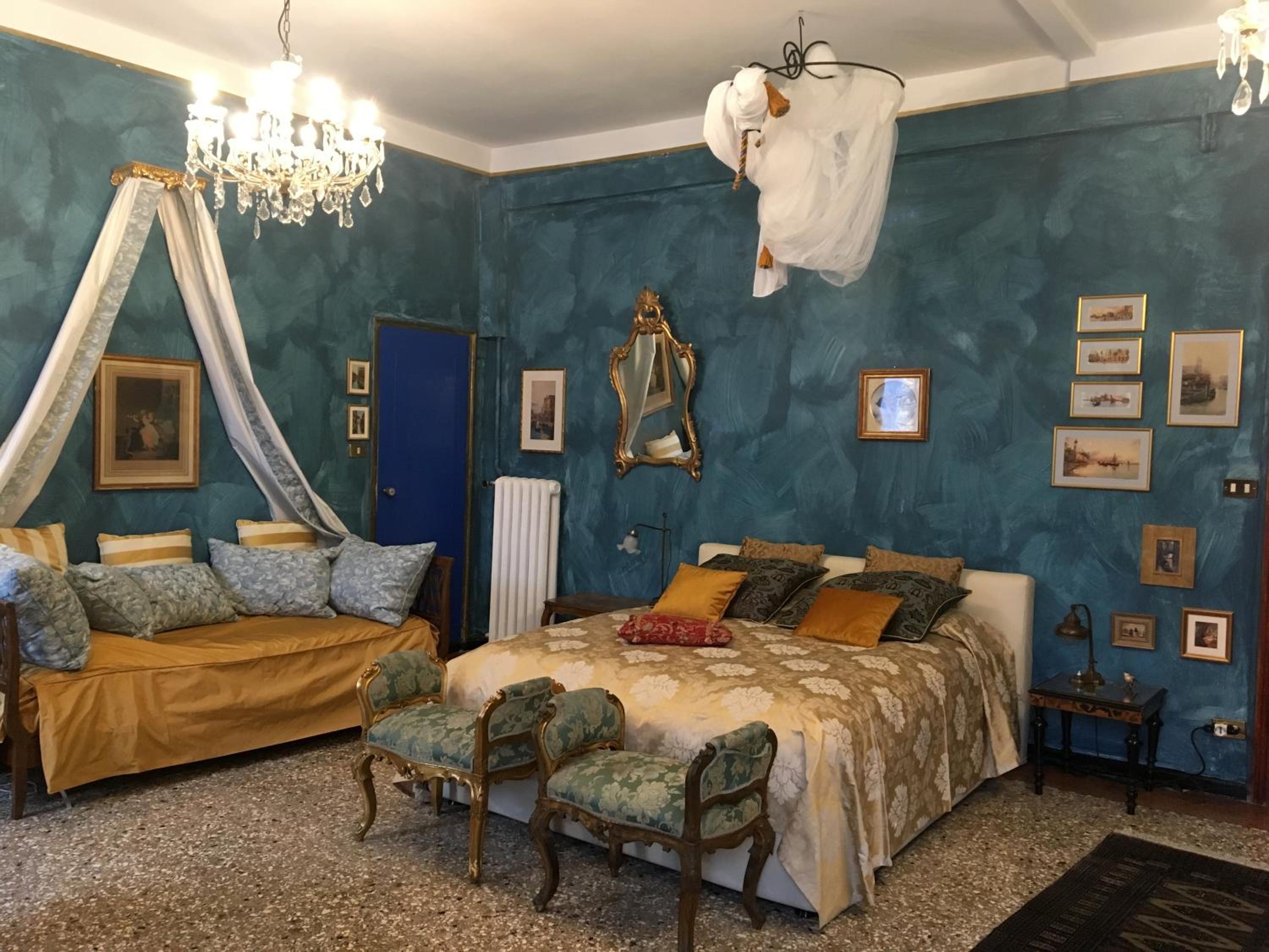 Deluxe King Room photo 1