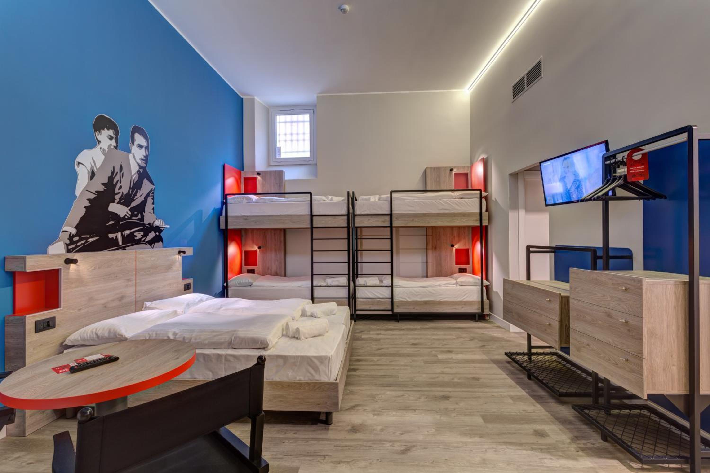 Bed in 6-Bed Mixed Dormitory Room photo 1