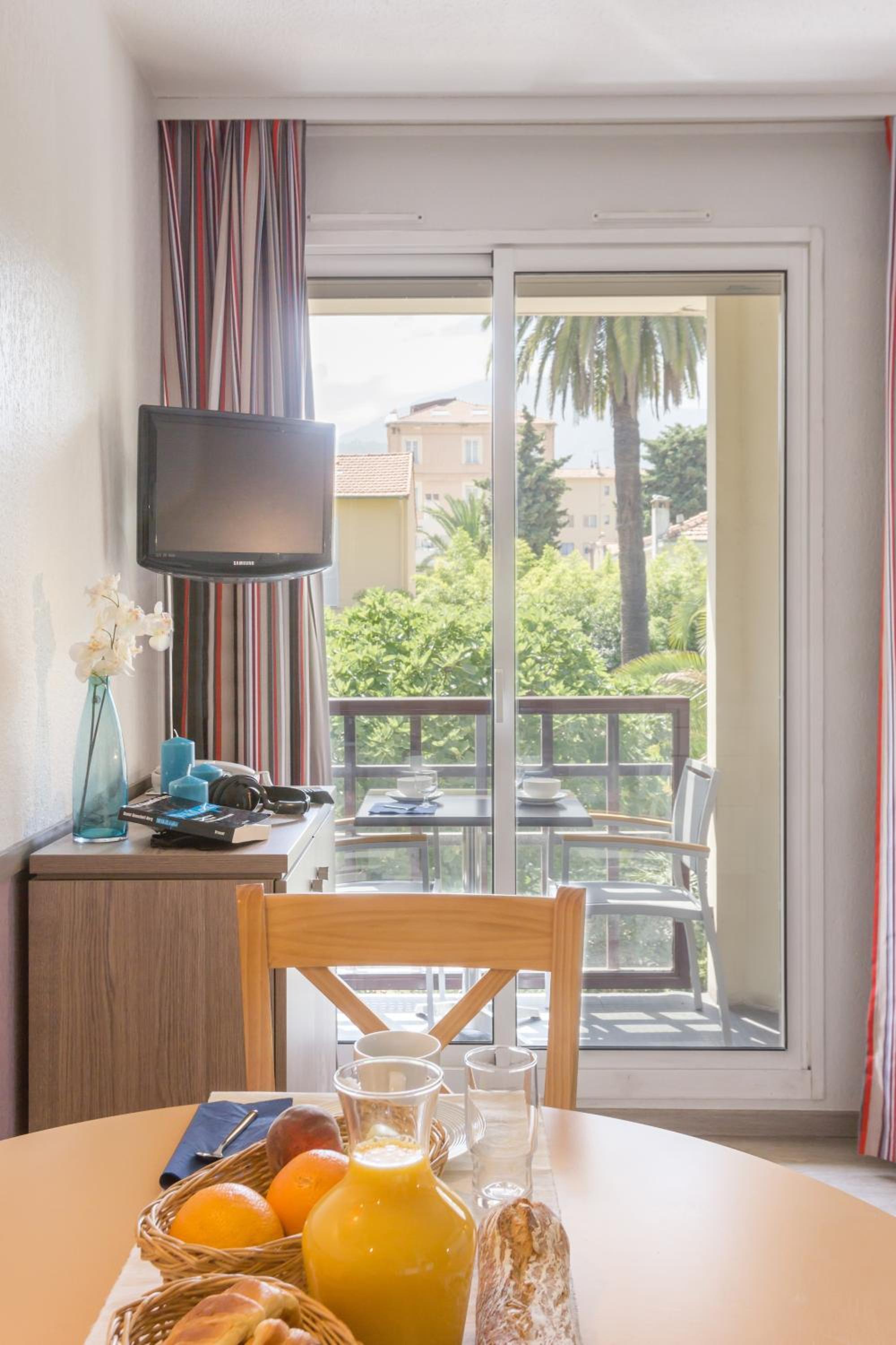 Superior Studio with Air Conditioning and Balcony (2 people) - Photo 1