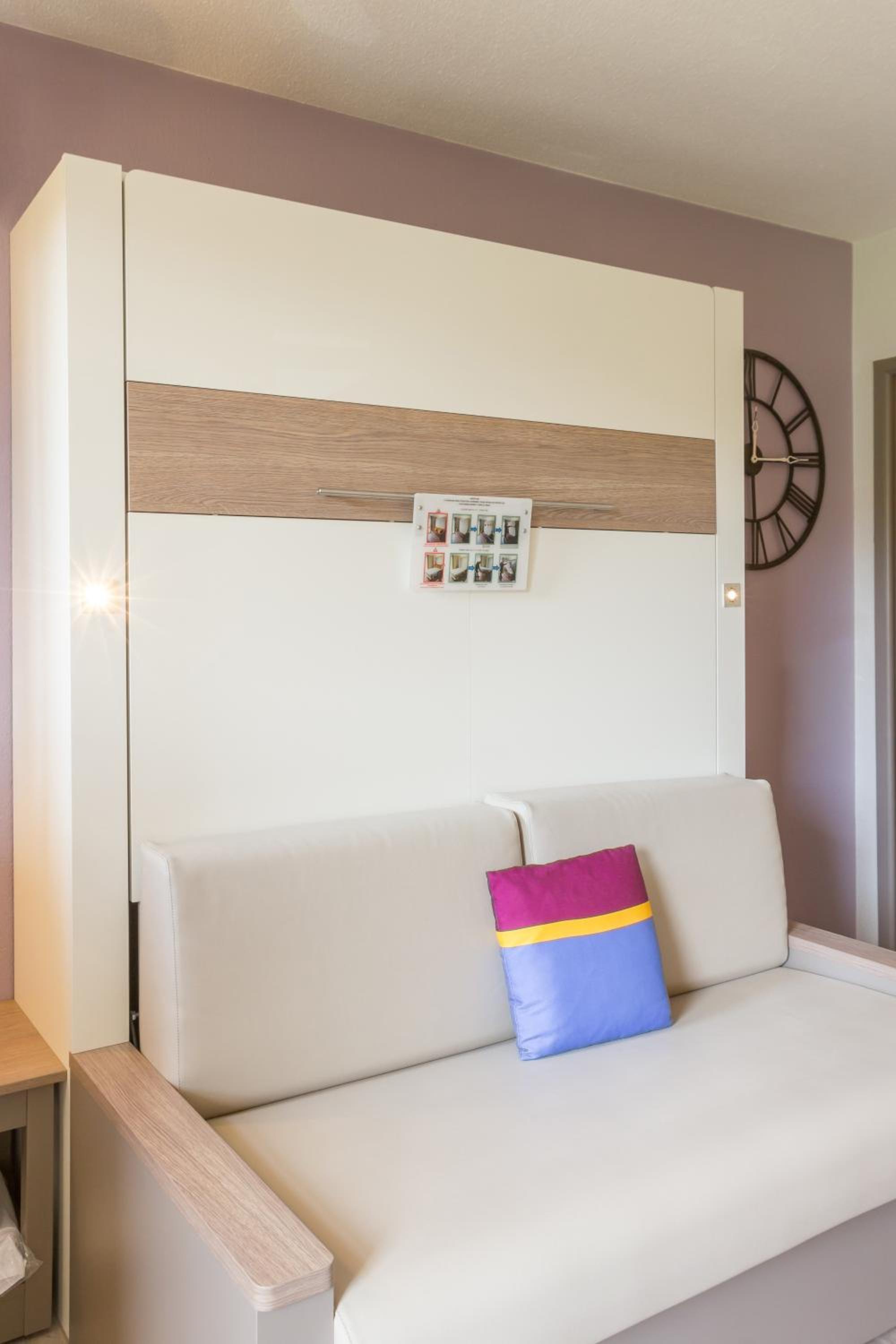 Superior Studio with Air Conditioning and Balcony (2 people) - Photo 4