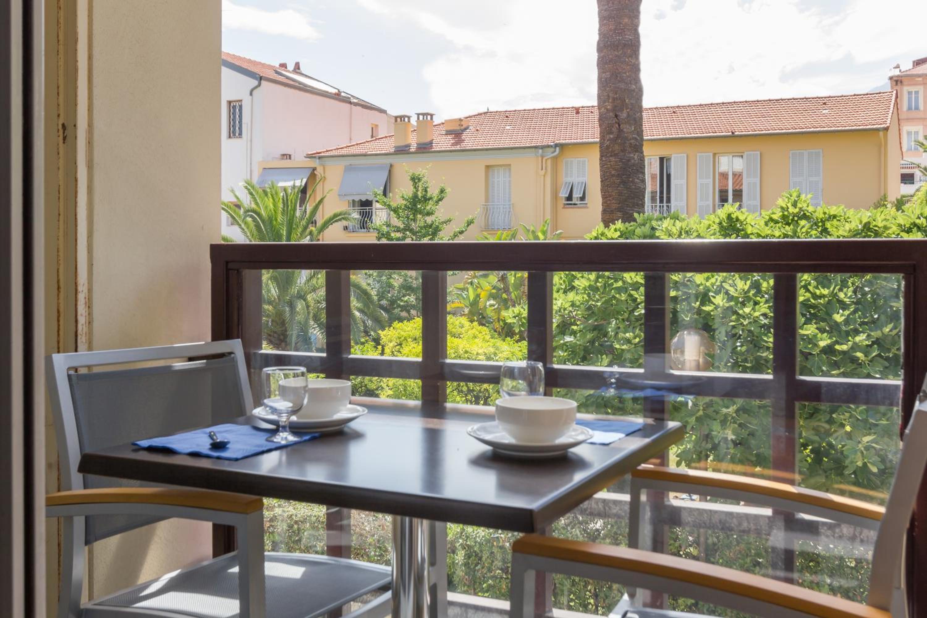Superior Studio with Air Conditioning and Balcony (2 people) - Photo 2
