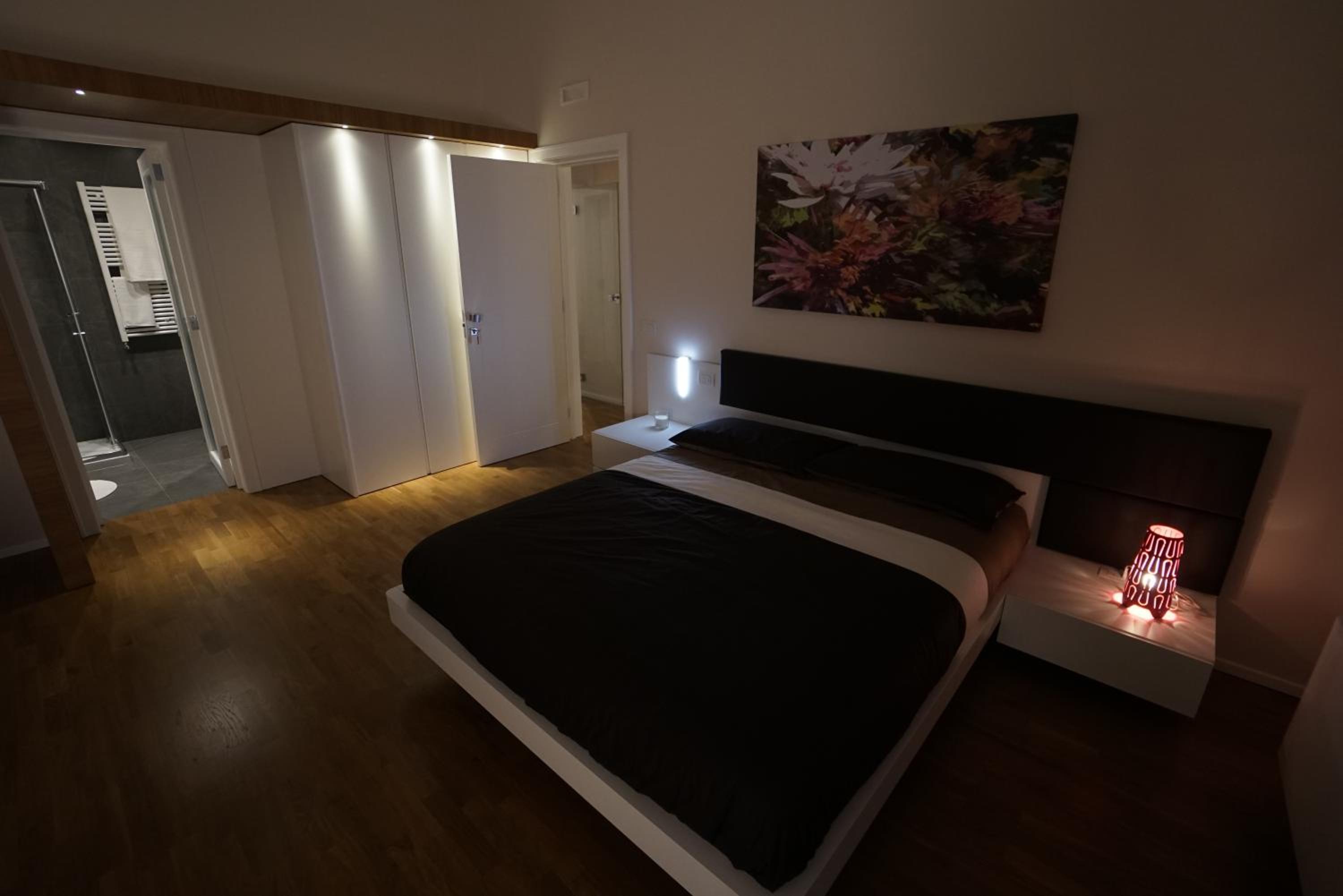 Large Double Room - Photo 4