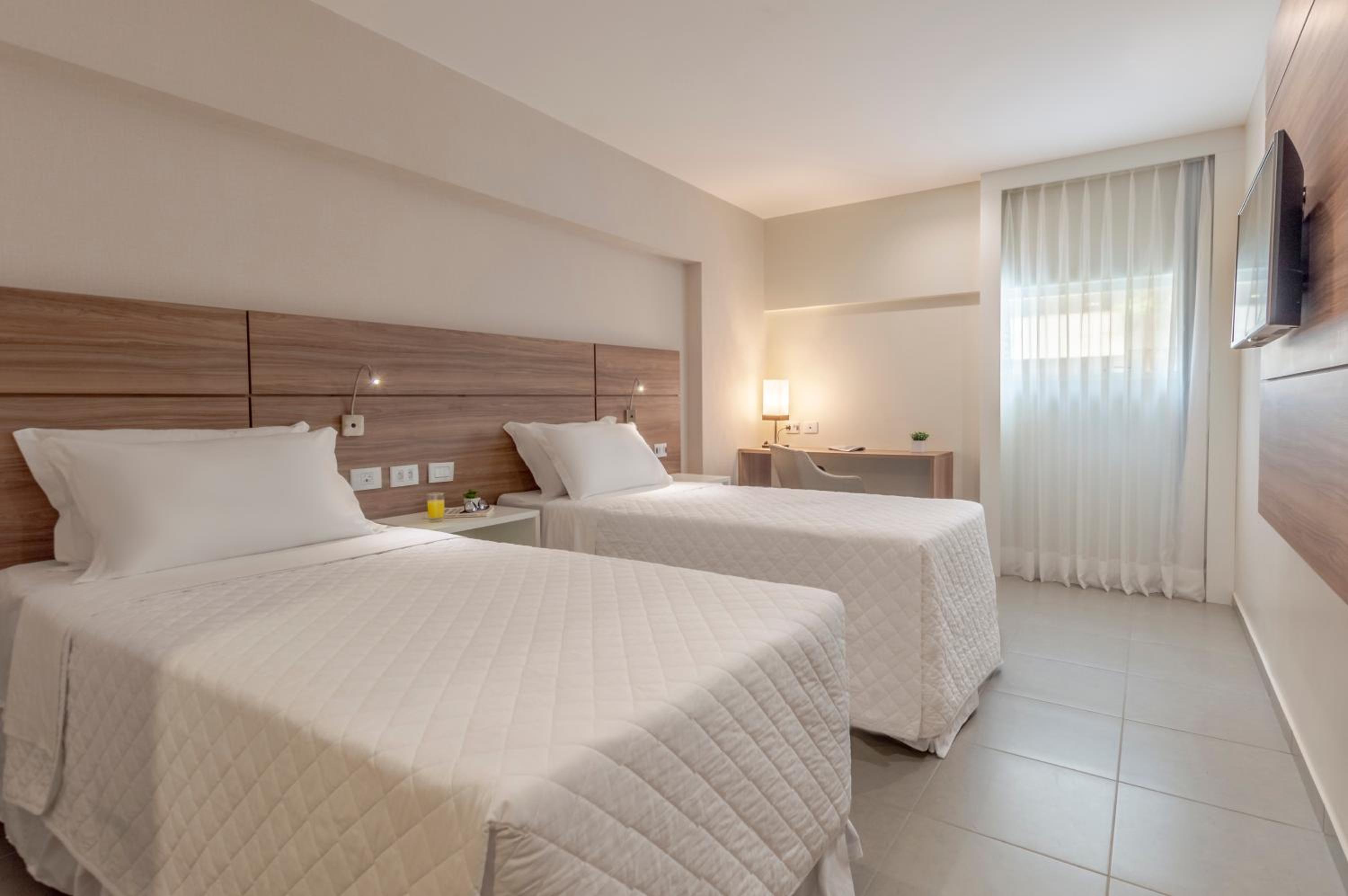 Standard Triple - 1 Queen Bed and 1 Single Bed photo 2