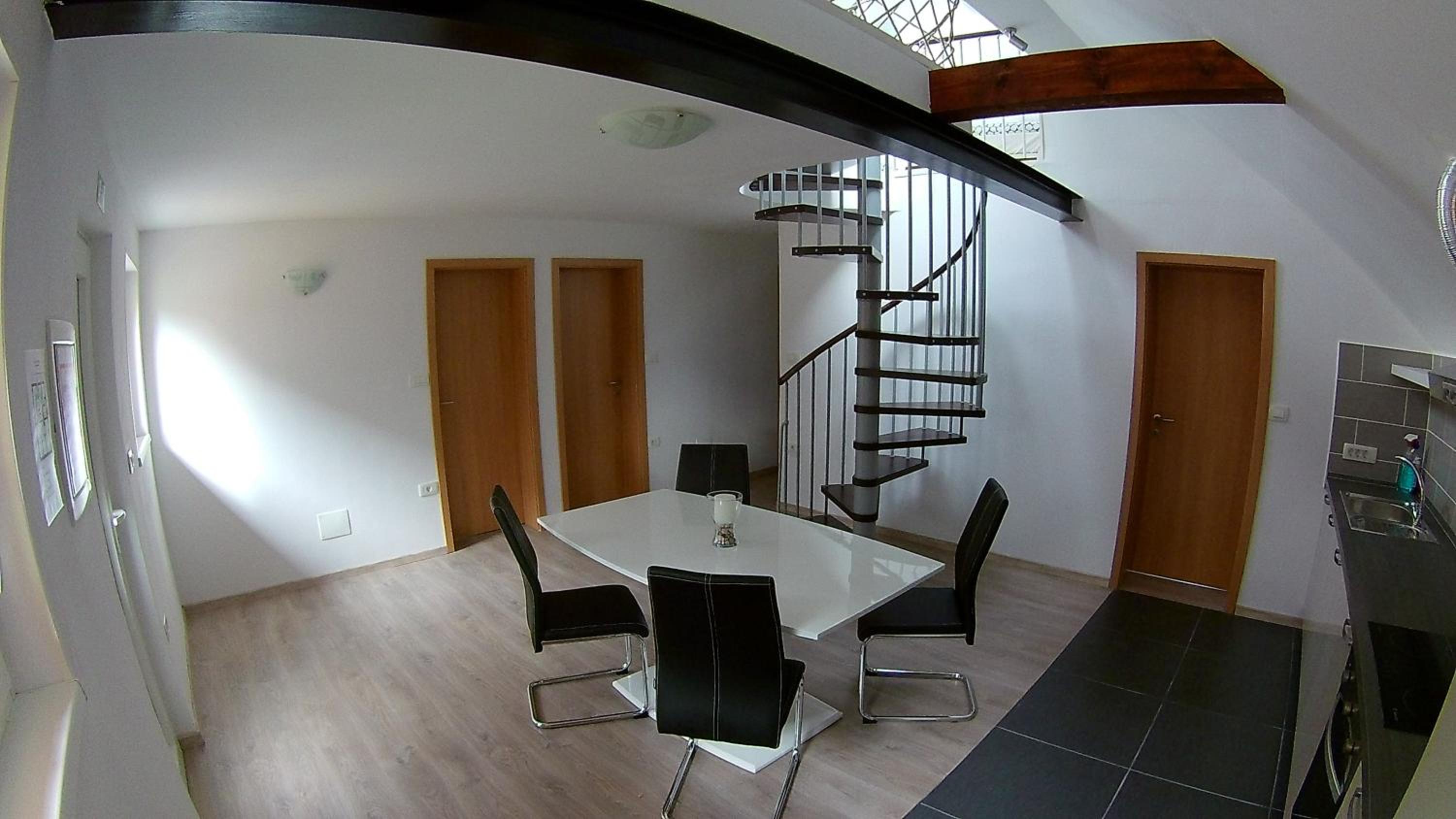Apartment with Mountain View - Photo 14