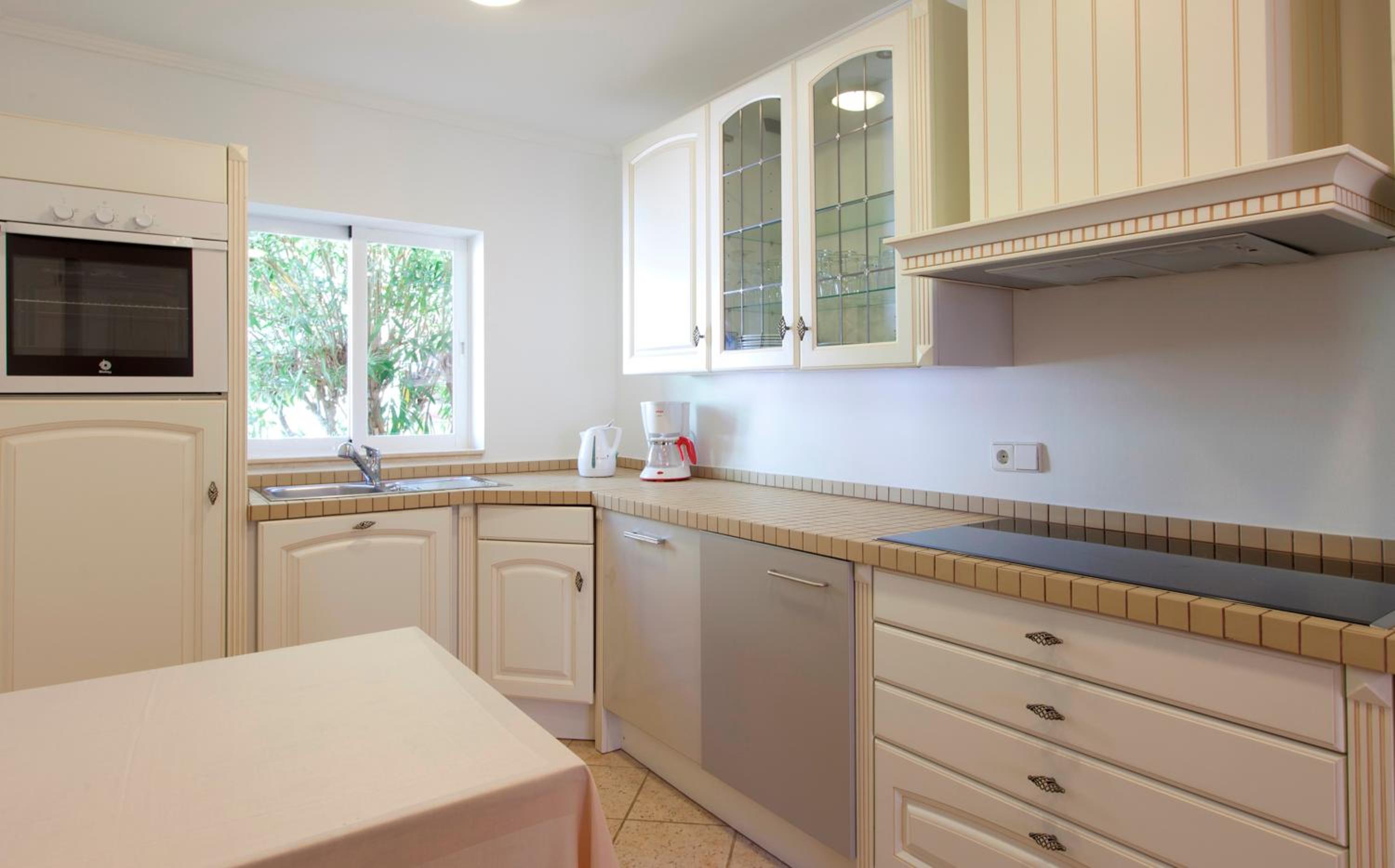 Xtra 2 Bedrooms Beach House with Garden