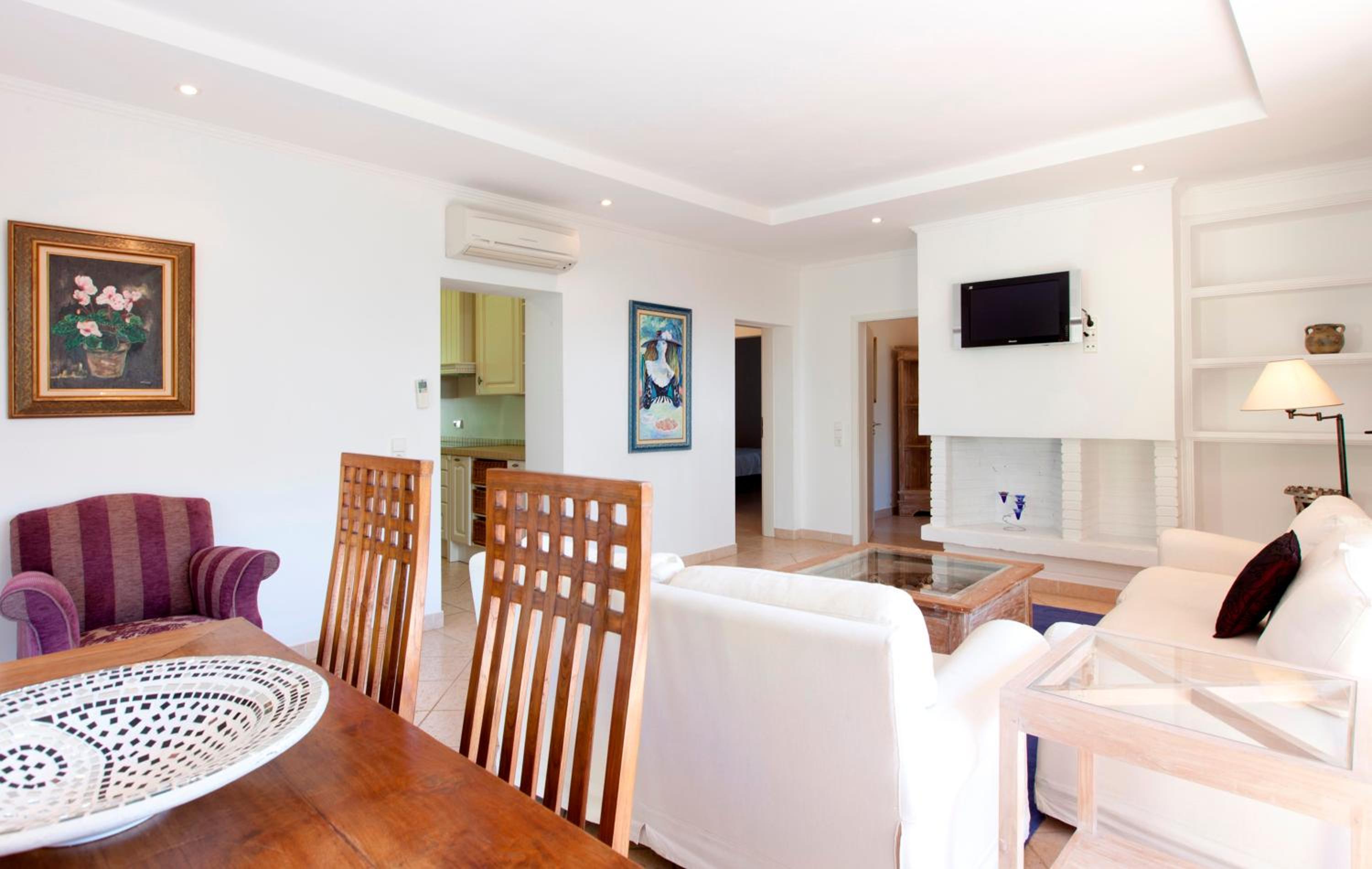 Xtra 2 Bedrooms Beach House with Garden thumbnail 5