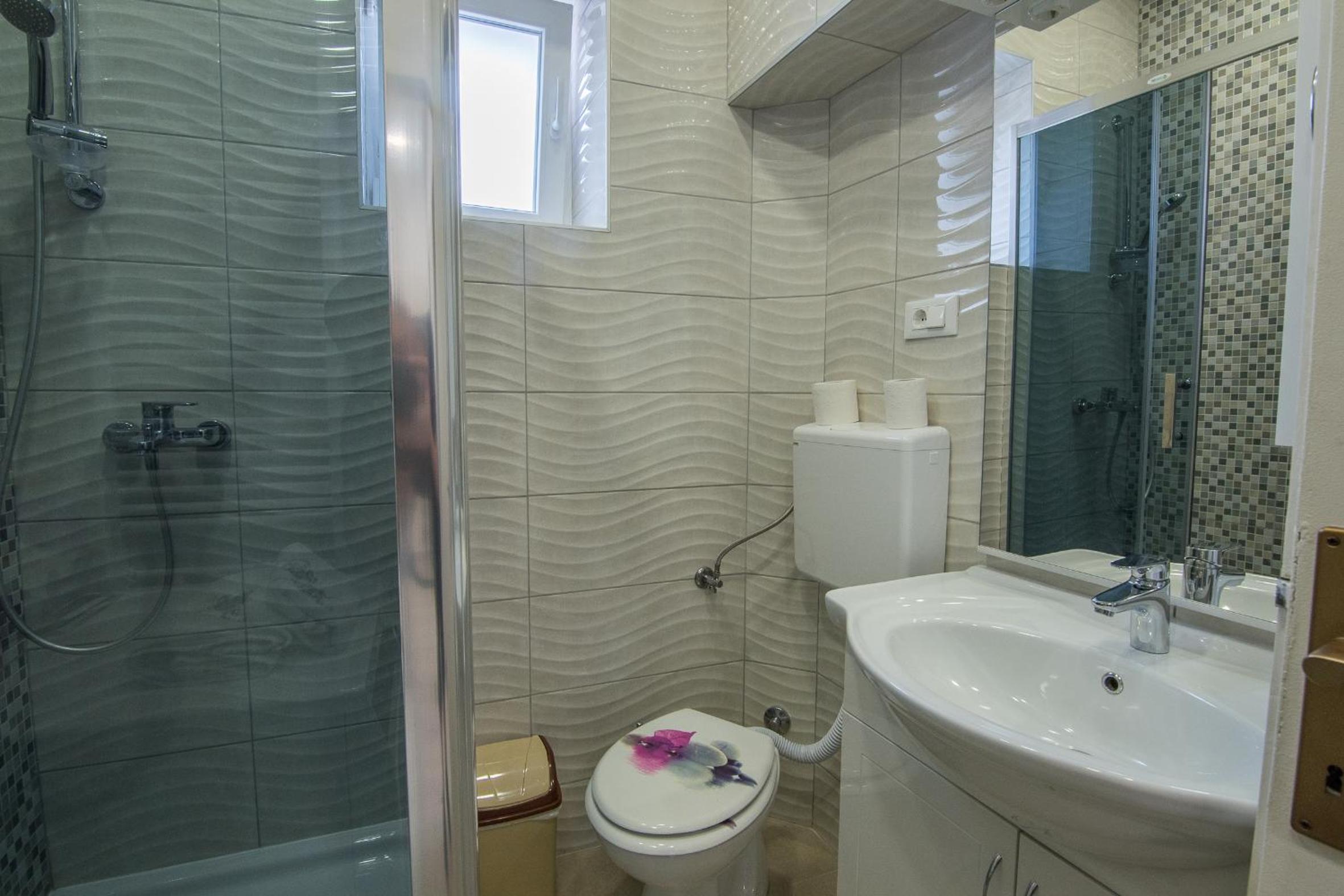 One-Bedroom Apartment - Photo 35