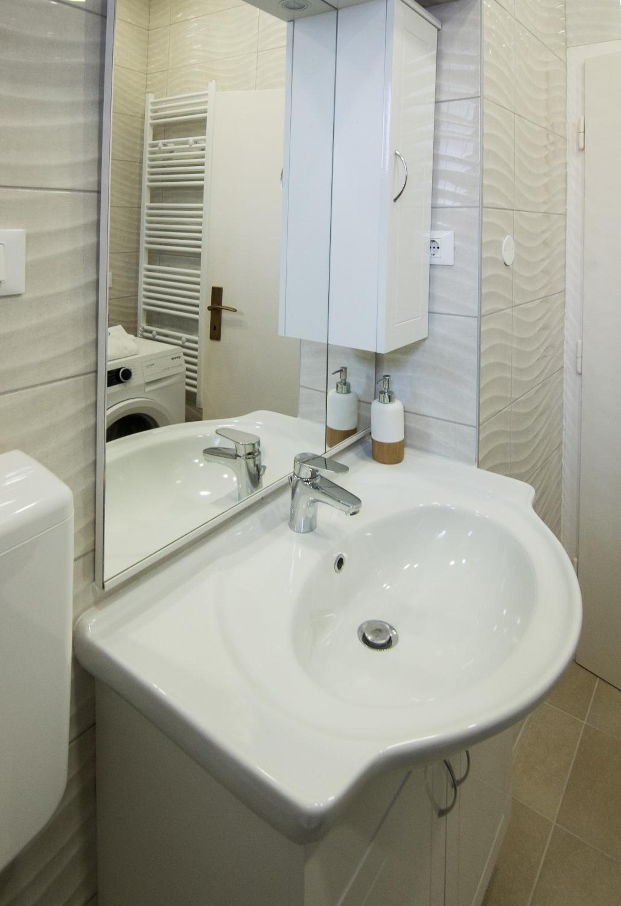 One-Bedroom Apartment - Photo 31