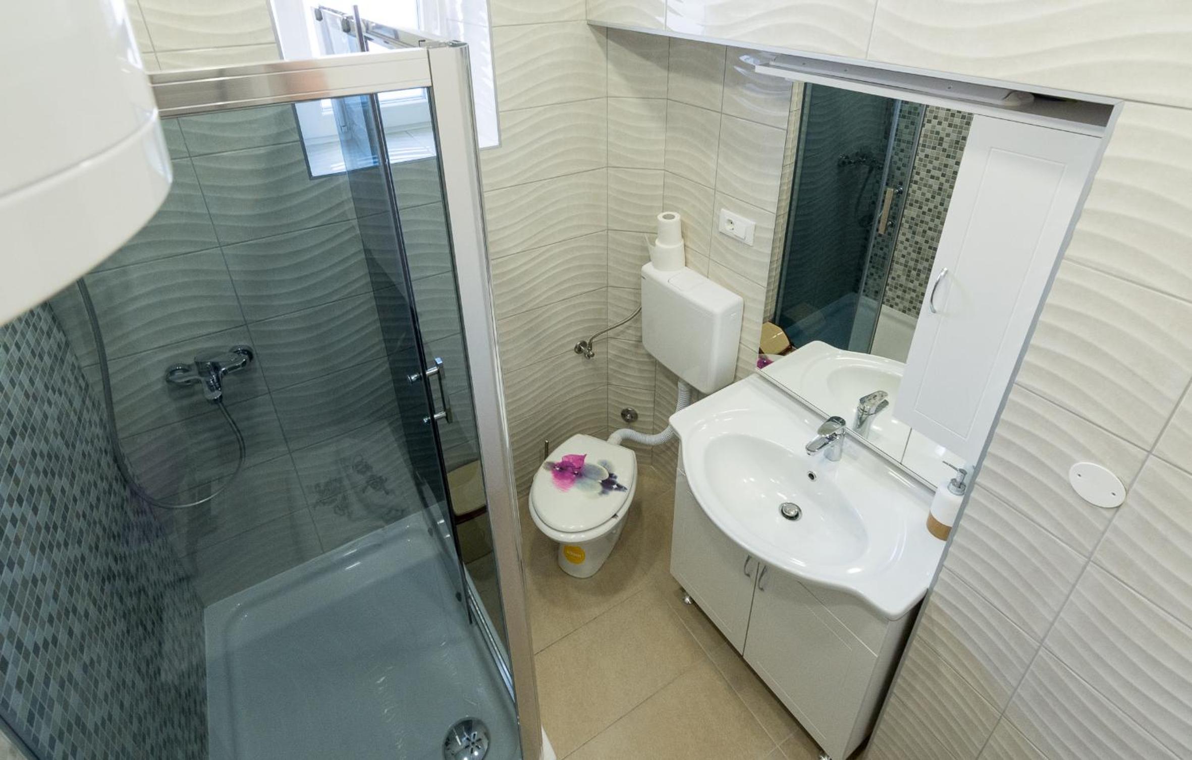 One-Bedroom Apartment - Photo 34