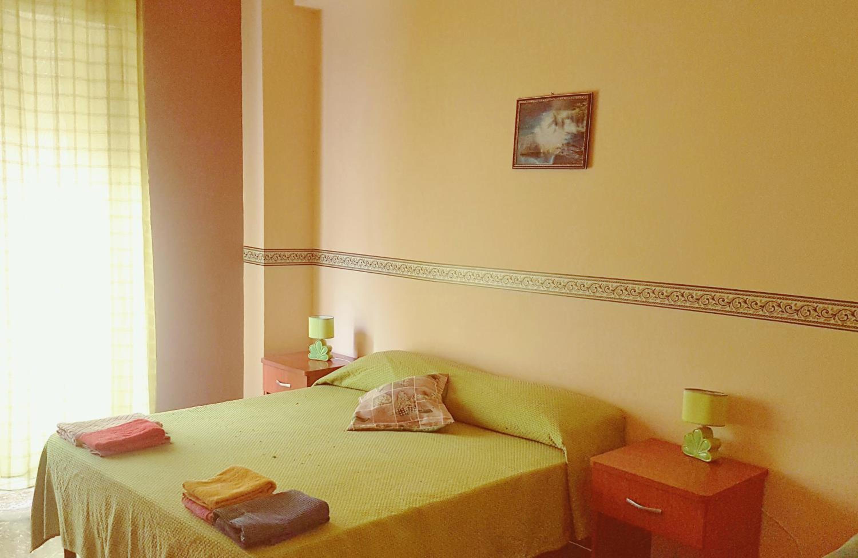 King Room with Balcony - Photo 7