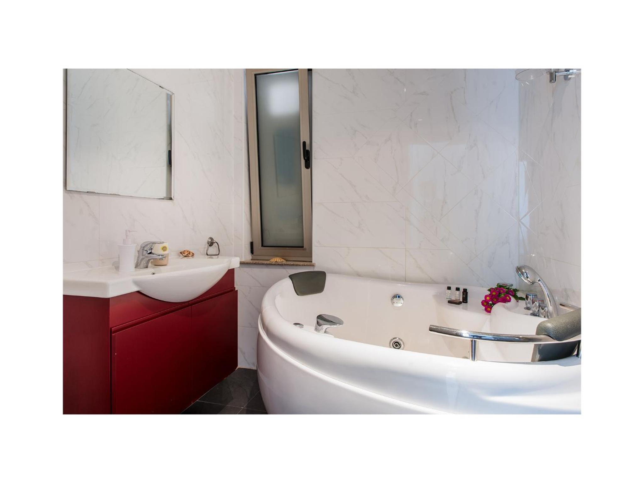 Superior Suite with Sea View & Hot Tub