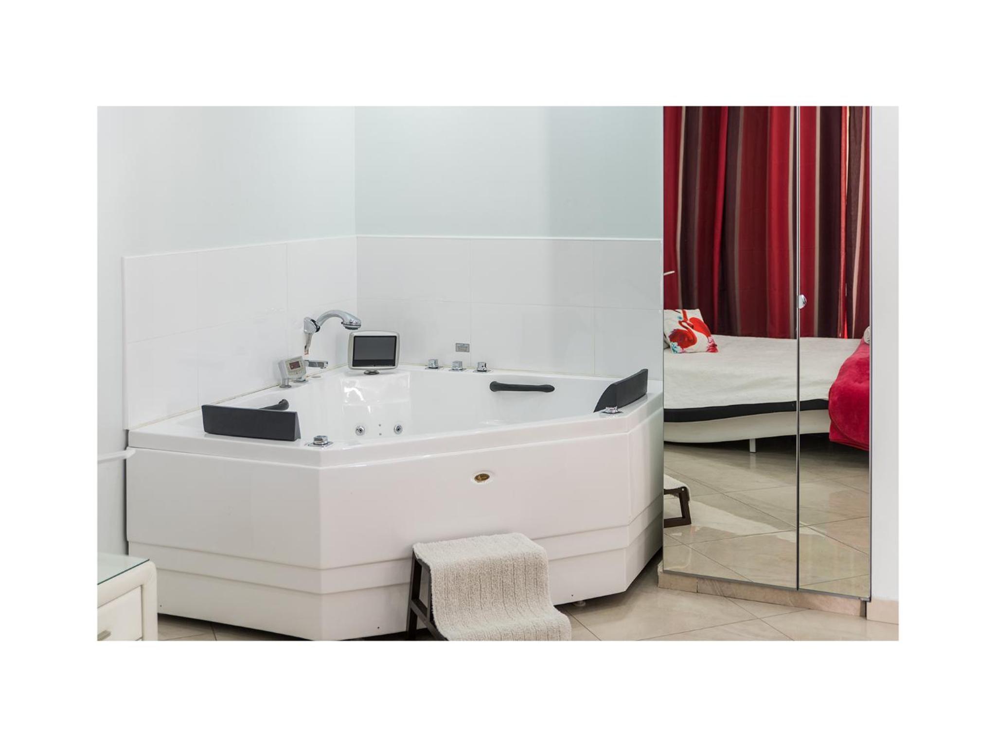 Superior Suite with Hot Tub - Photo 53