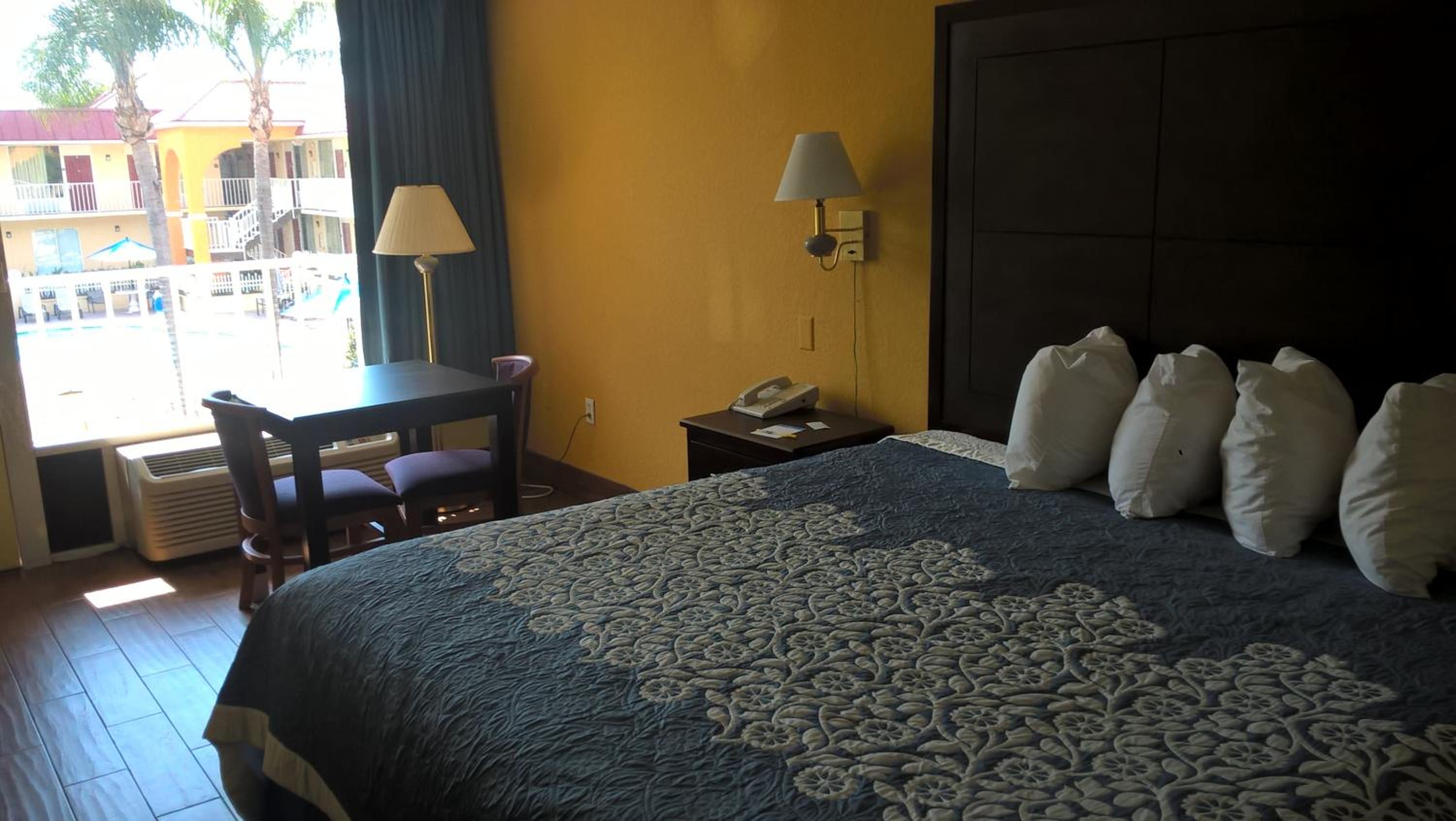 One-Bedroom King Suite - Non-Smoking - Photo 3