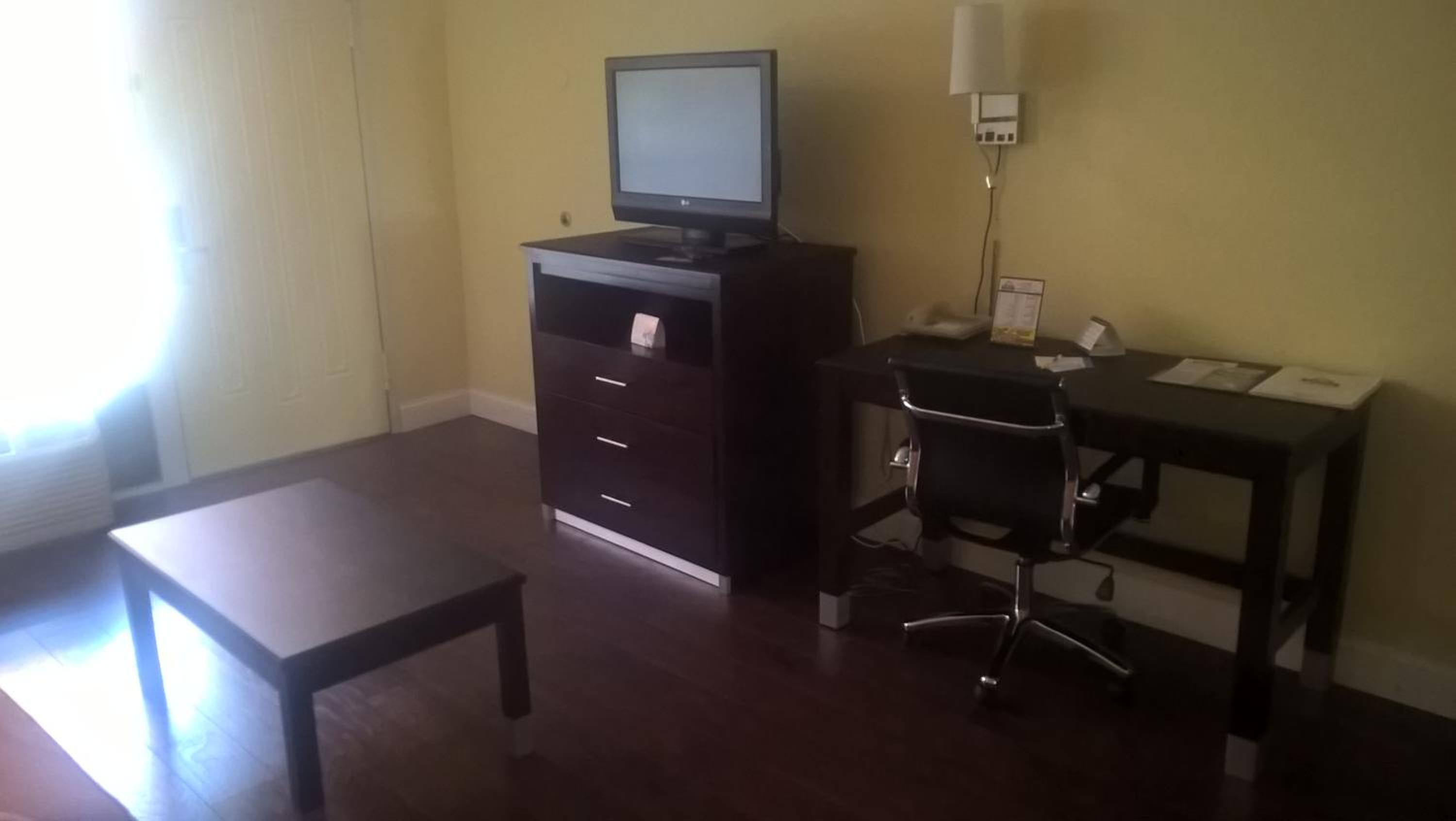 One-Bedroom King Suite - Non-Smoking - Photo 4