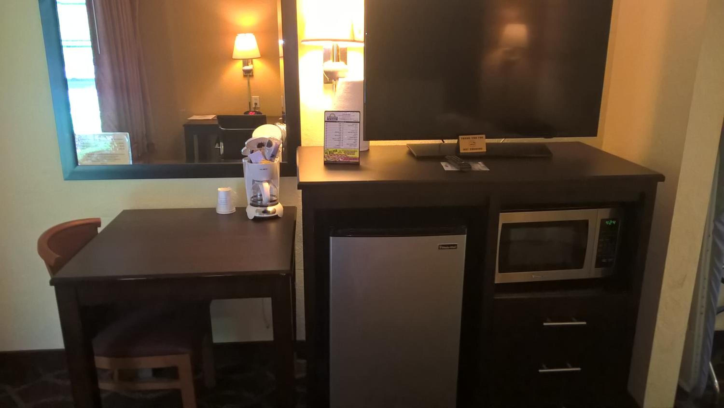 One-Bedroom King Suite - Non-Smoking - Photo 5